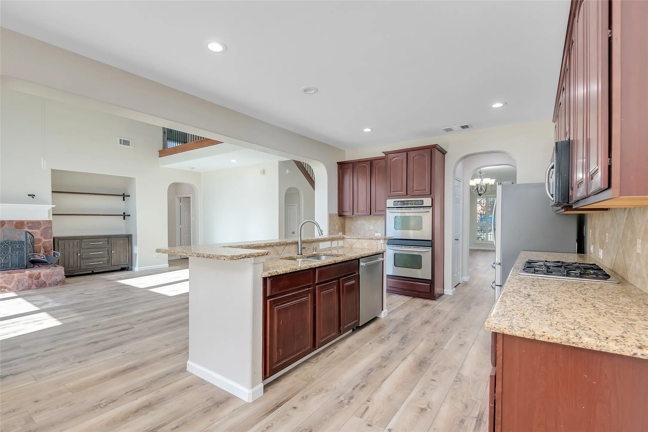 Single Family Residence For Sale in Tarrant County , 2319 Comanche Trail, Grand Prairie, Texas 75052, 5 Bedroom, 4 Bathroom, 2 Garage spaces, 4,604 Sqft, built in 2005, mls#21401424, Real Estate Agent in Grand Prairie, Homes For Sale in Tarrant county, Homes For Sale in Grand Prairie, Realtor in Grand Prairie Texas, Real Estate Brokerage Independent Realty Texas, Luminita Cordes Realtor