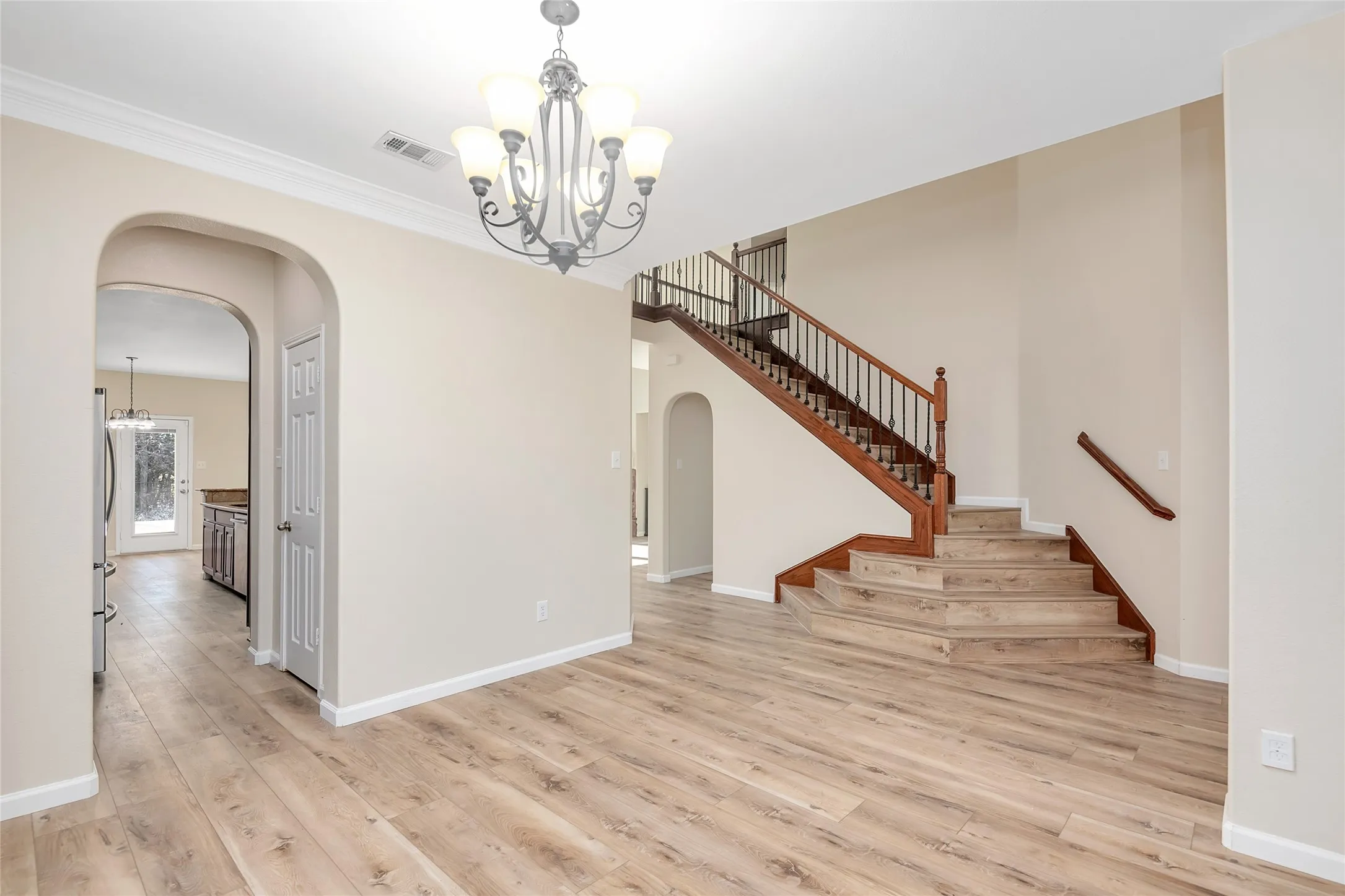 Single Family Residence For Sale in Tarrant County , 2319 Comanche Trail, Grand Prairie, Texas 75052, 5 Bedroom, 4 Bathroom, 2 Garage spaces, 4,604 Sqft, built in 2005, mls#21401424, Real Estate Agent in Grand Prairie, Homes For Sale in Tarrant county, Homes For Sale in Grand Prairie, Realtor in Grand Prairie Texas, Real Estate Brokerage Independent Realty Texas, Luminita Cordes Realtor
