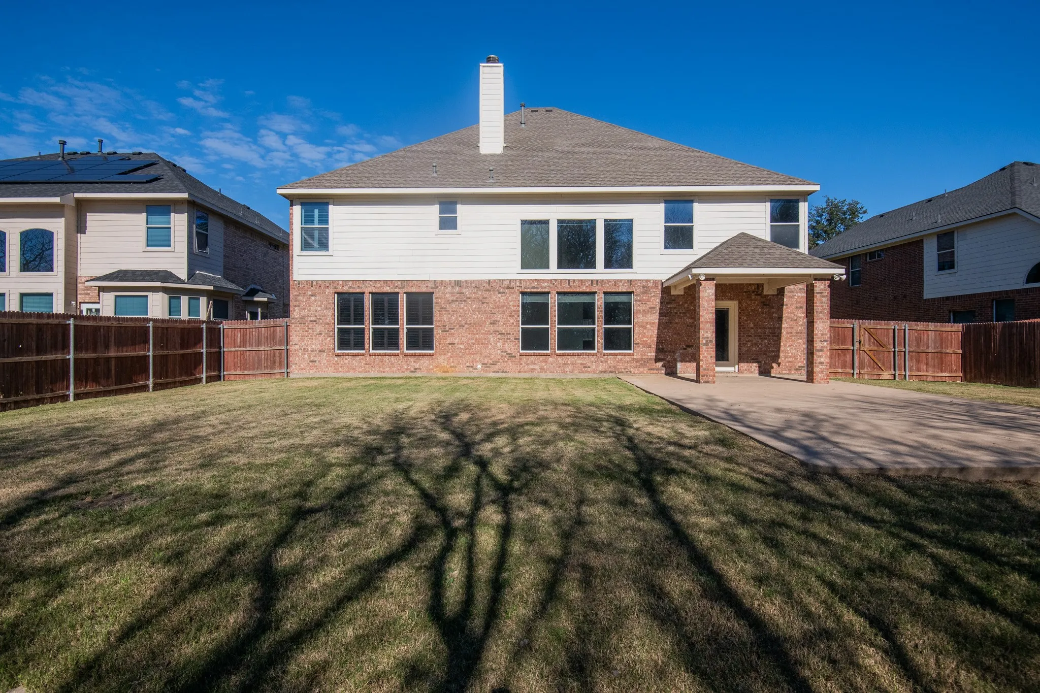 Single Family Residence For Sale in Tarrant County , 2319 Comanche Trail, Grand Prairie, Texas 75052, 5 Bedroom, 4 Bathroom, 2 Garage spaces, 4,604 Sqft, built in 2005, mls#21401424, Real Estate Agent in Grand Prairie, Homes For Sale in Tarrant county, Homes For Sale in Grand Prairie, Realtor in Grand Prairie Texas, Real Estate Brokerage Independent Realty Texas, Luminita Cordes Realtor