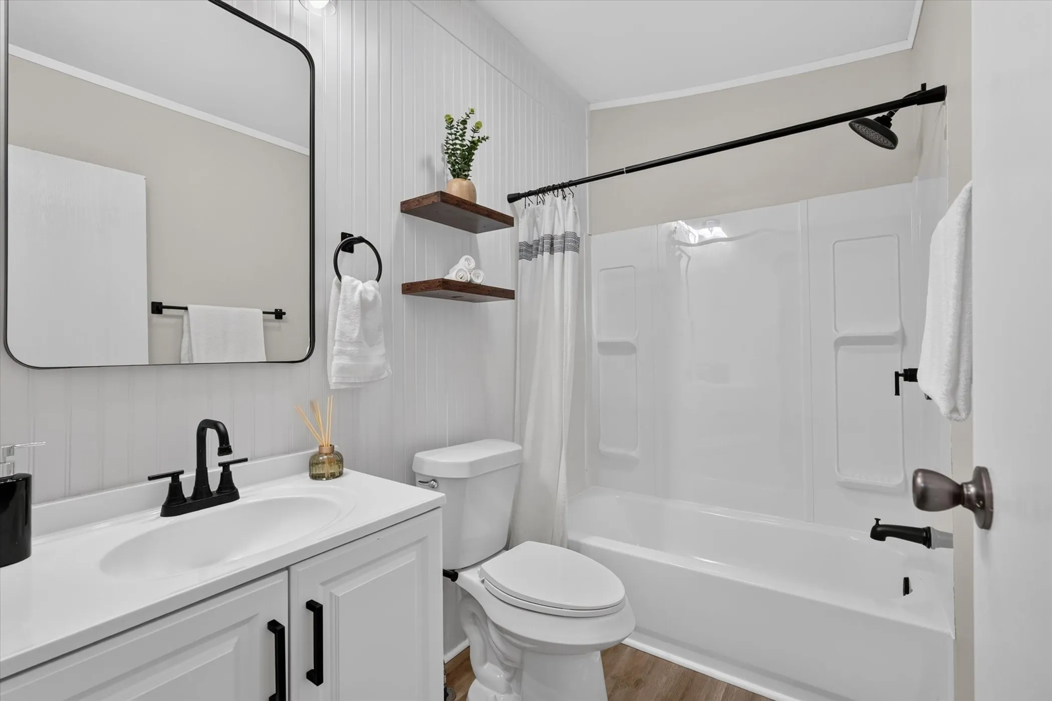 Mobile Home For Sale in Kaufman County , 6840 Colquitt Road, Terrell, Texas 75160, 3 Bedroom, 2 Bathroom, Garage spaces, 2,016 Sqft, built in 1999, mls#21401480, Real Estate Agent in Terrell, Homes For Sale in Kaufman county, Homes For Sale in Terrell, Realtor in Terrell Texas, Real Estate Brokerage Independent Realty Texas, Luminita Cordes Realtor