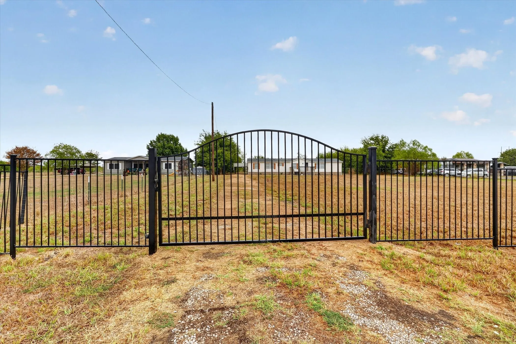 Mobile Home For Sale in Kaufman County , 6840 Colquitt Road, Terrell, Texas 75160, 3 Bedroom, 2 Bathroom, Garage spaces, 2,016 Sqft, built in 1999, mls#21401480, Real Estate Agent in Terrell, Homes For Sale in Kaufman county, Homes For Sale in Terrell, Realtor in Terrell Texas, Real Estate Brokerage Independent Realty Texas, Luminita Cordes Realtor