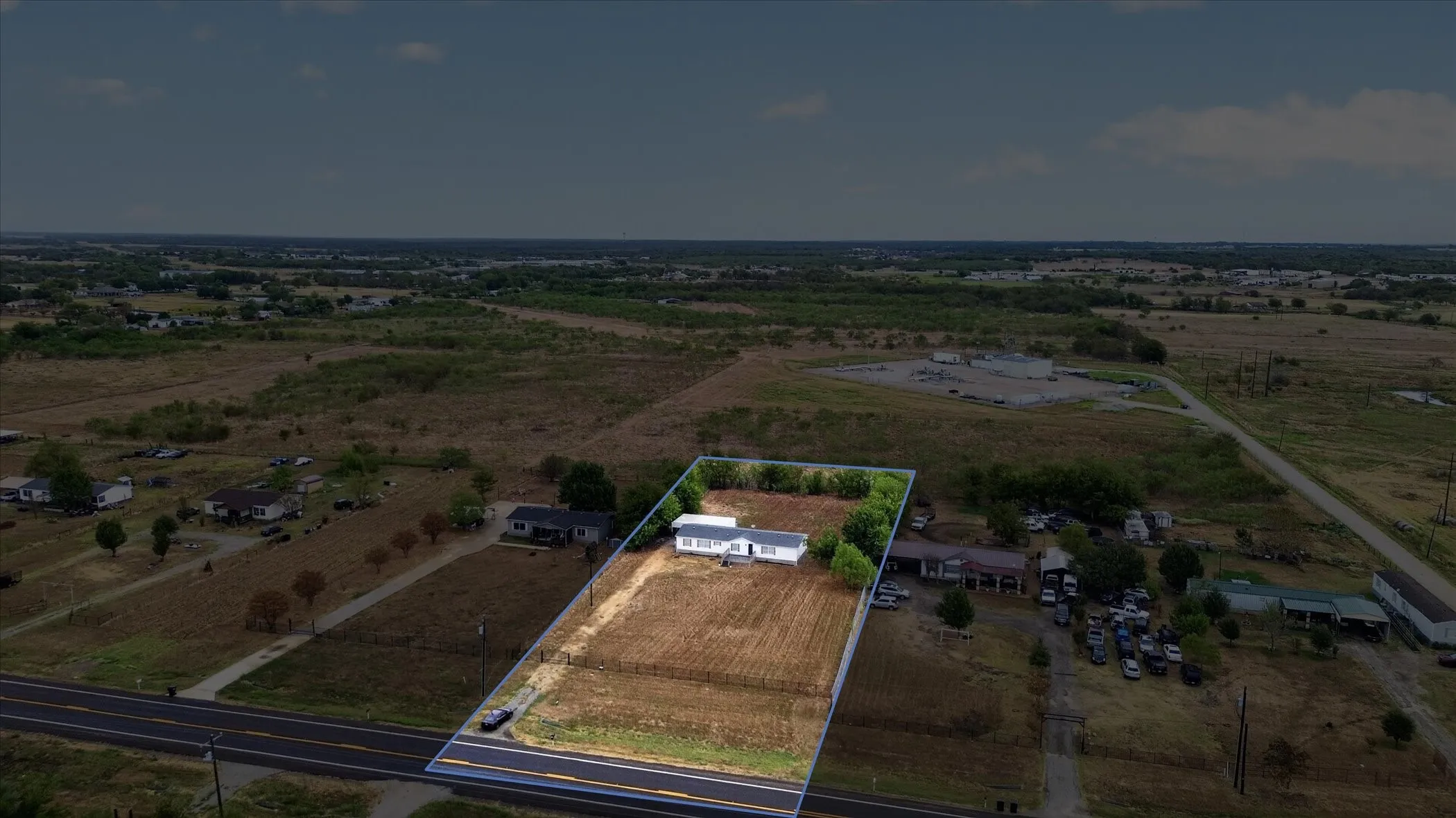 Mobile Home For Sale in Kaufman County , 6840 Colquitt Road, Terrell, Texas 75160, 3 Bedroom, 2 Bathroom, Garage spaces, 2,016 Sqft, built in 1999, mls#21401480, Real Estate Agent in Terrell, Homes For Sale in Kaufman county, Homes For Sale in Terrell, Realtor in Terrell Texas, Real Estate Brokerage Independent Realty Texas, Luminita Cordes Realtor