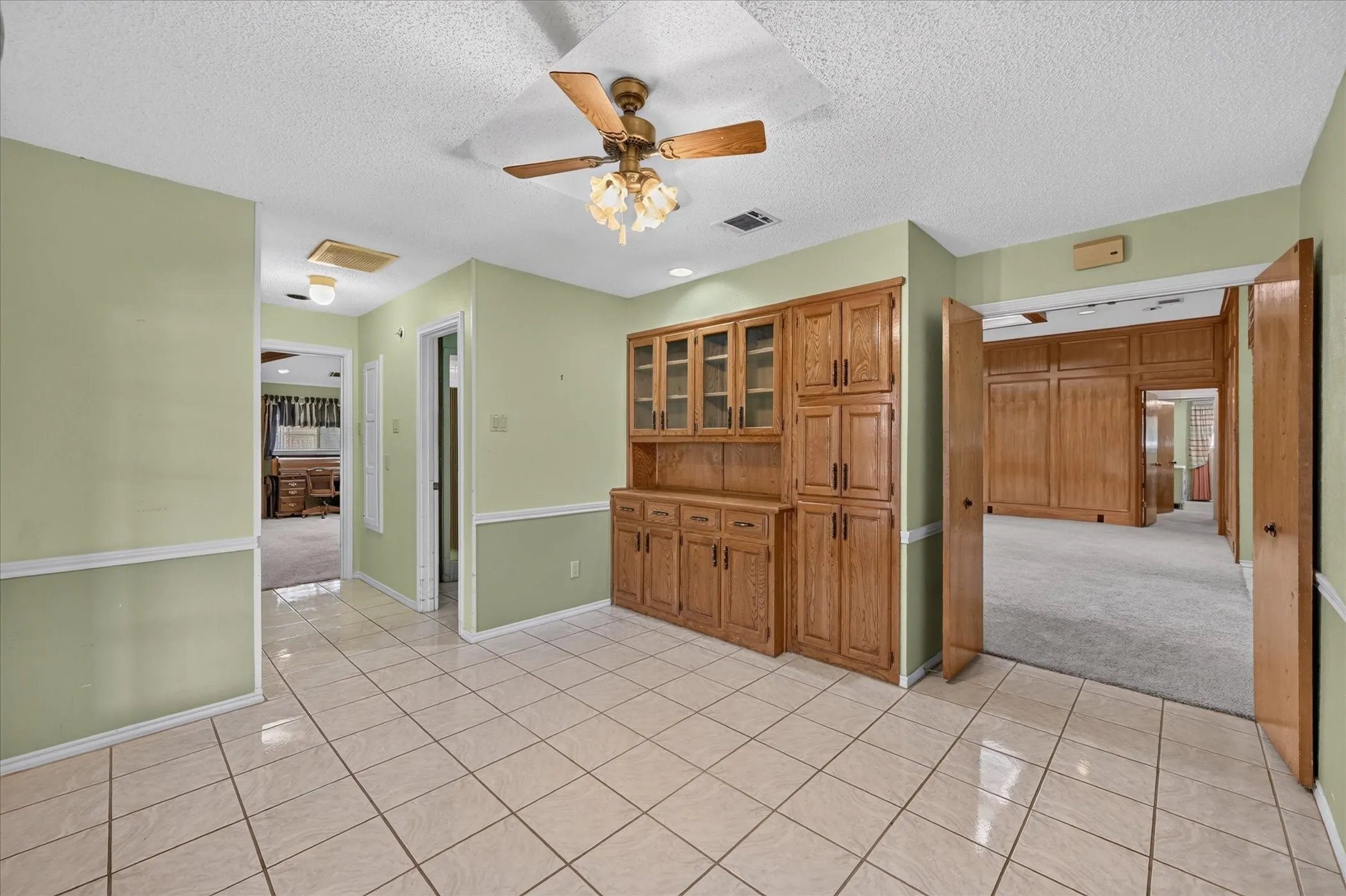 Single Family Residence For Sale in Dallas County , 206 Harris Drive, Sunnyvale, Texas 75182, 4 Bedroom, 4 Bathroom, 6 Garage spaces, 3,854 Sqft, built in 1983, mls#21401701, Real Estate Agent in Sunnyvale, Homes For Sale in Dallas county, Homes For Sale in Sunnyvale, Realtor in Sunnyvale Texas, Real Estate Brokerage Independent Realty Texas, Luminita Cordes Realtor
