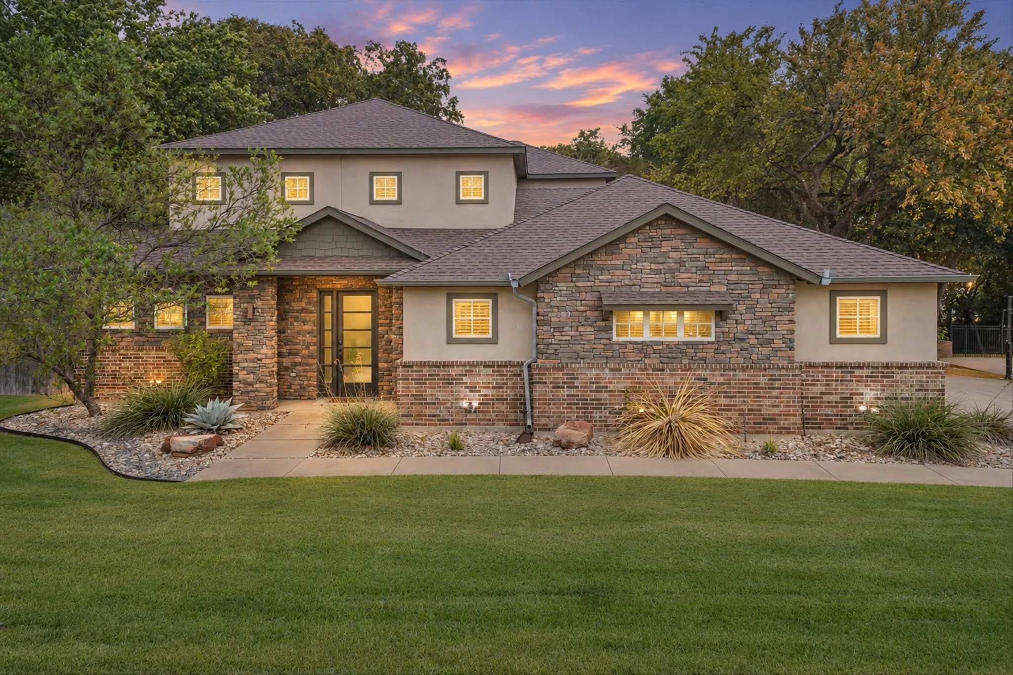 Single Family Residence For Sale in Ellis County , 2851 Coldwater Court, Midlothian, Texas 76065, 4 Bedroom, 4 Bathroom, 2 Garage spaces, 2,797 Sqft, built in 2007, mls#21398545, Real Estate Agent in Midlothian, Homes For Sale in Ellis county, Homes For Sale in Midlothian, Realtor in Midlothian Texas, Real Estate Brokerage Independent Realty Texas, Luminita Cordes Realtor