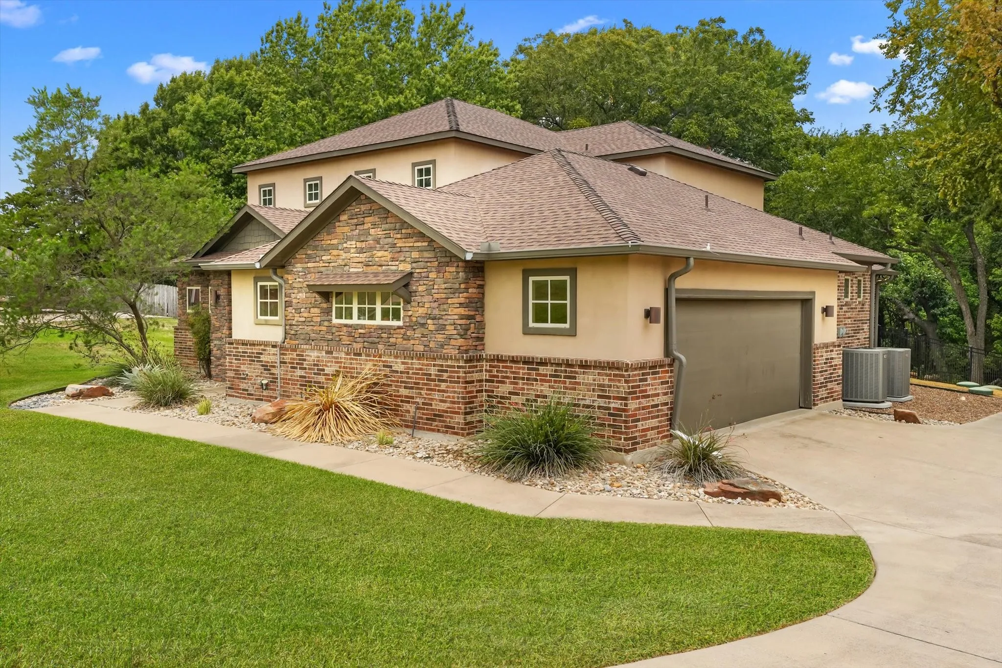 Single Family Residence For Sale in Ellis County , 2851 Coldwater Court, Midlothian, Texas 76065, 4 Bedroom, 4 Bathroom, 2 Garage spaces, 2,797 Sqft, built in 2007, mls#21398545, Real Estate Agent in Midlothian, Homes For Sale in Ellis county, Homes For Sale in Midlothian, Realtor in Midlothian Texas, Real Estate Brokerage Independent Realty Texas, Luminita Cordes Realtor