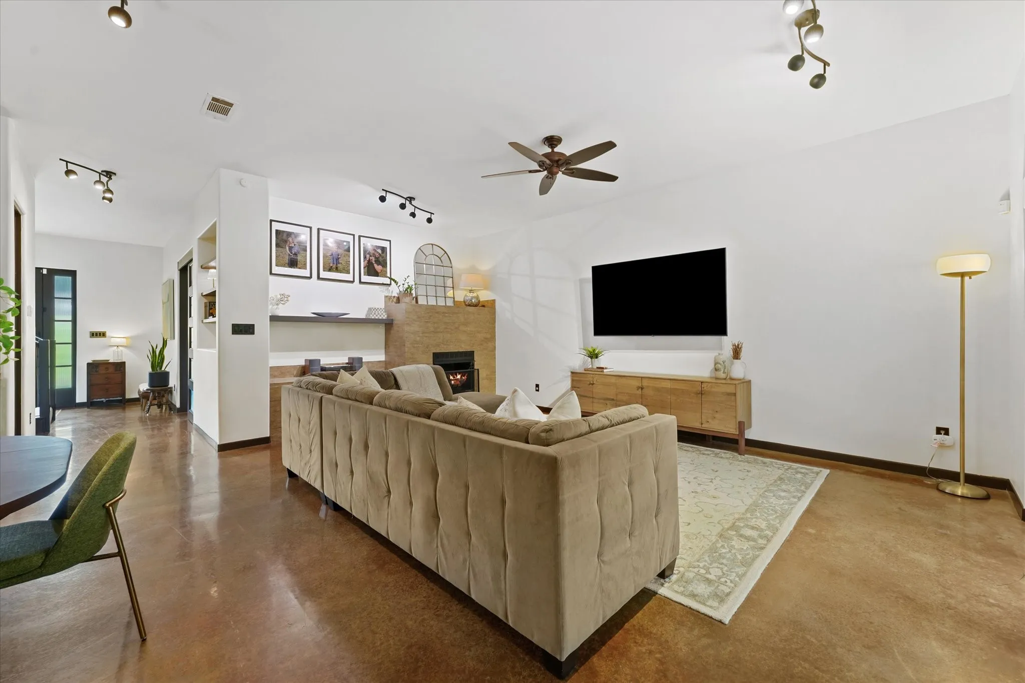 Single Family Residence For Sale in Ellis County , 2851 Coldwater Court, Midlothian, Texas 76065, 4 Bedroom, 4 Bathroom, 2 Garage spaces, 2,797 Sqft, built in 2007, mls#21398545, Real Estate Agent in Midlothian, Homes For Sale in Ellis county, Homes For Sale in Midlothian, Realtor in Midlothian Texas, Real Estate Brokerage Independent Realty Texas, Luminita Cordes Realtor