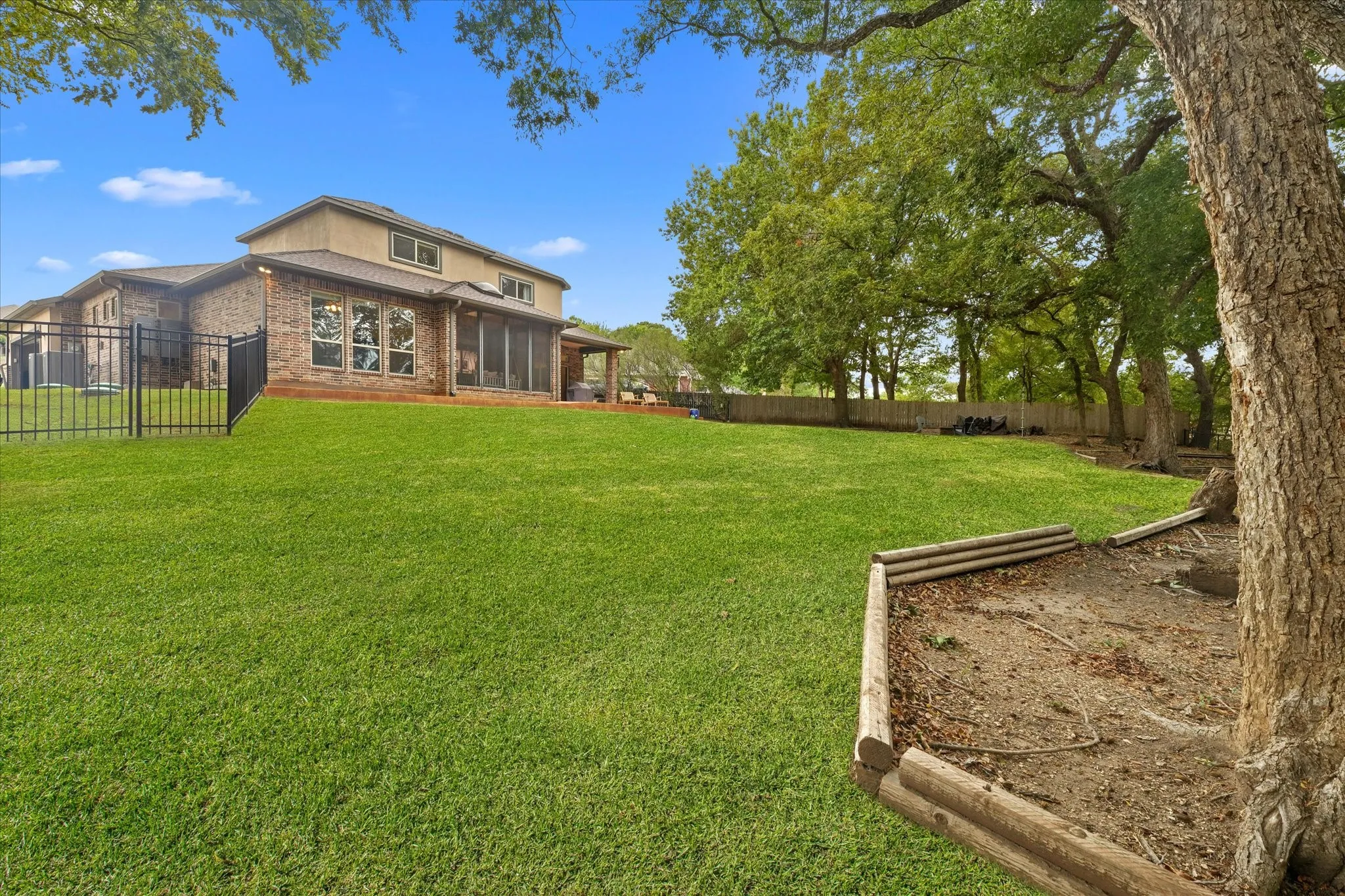 Single Family Residence For Sale in Ellis County , 2851 Coldwater Court, Midlothian, Texas 76065, 4 Bedroom, 4 Bathroom, 2 Garage spaces, 2,797 Sqft, built in 2007, mls#21398545, Real Estate Agent in Midlothian, Homes For Sale in Ellis county, Homes For Sale in Midlothian, Realtor in Midlothian Texas, Real Estate Brokerage Independent Realty Texas, Luminita Cordes Realtor