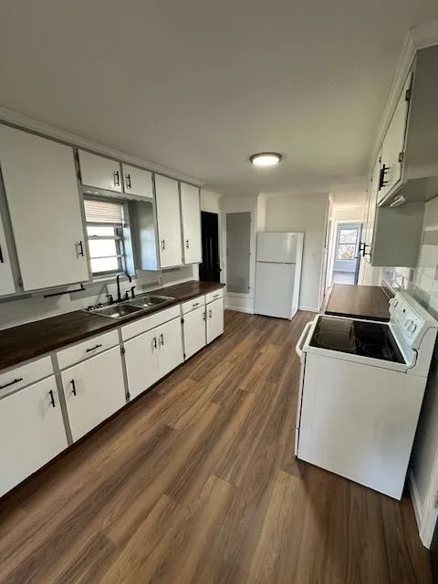 Single Family Residence For Rent in Callahan County , 6668 County Road 120, Clyde, Texas 79510, 3 Bedroom, 1 Bathroom, Garage spaces, 1,146 Sqft, built in 1980, mls#21402528, Real Estate Agent in Clyde, Homes For Rent in Callahan county, Homes For Rent in Clyde, Realtor in Clyde Texas, Real Estate Brokerage Independent Realty Texas, Luminita Cordes Realtor