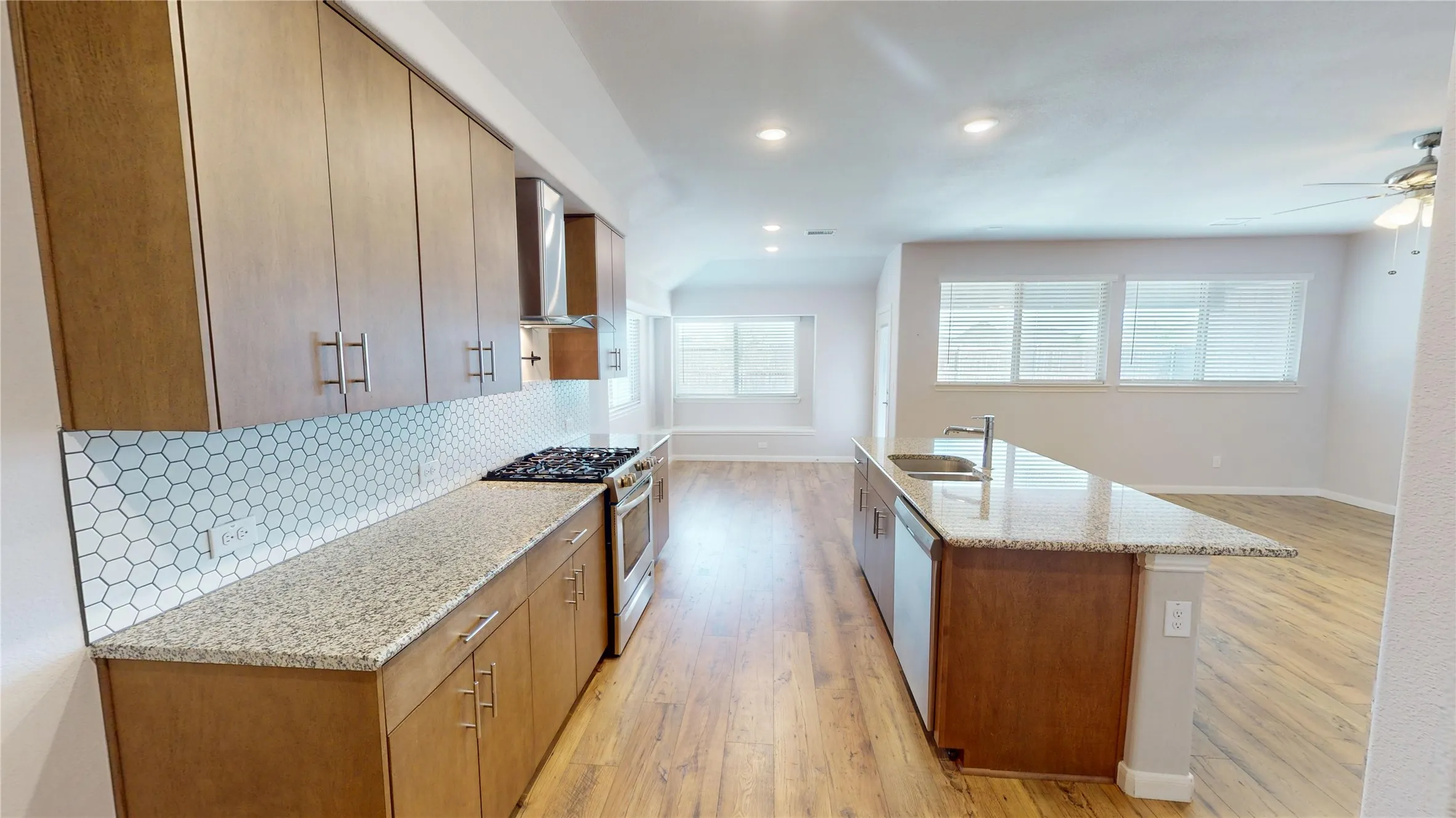 Single Family Residence For Sale in Collin County , 1118 Holcombe Drive, Anna, Texas 75409, 3 Bedroom, 2 Bathroom, 2 Garage spaces, 1,678 Sqft, built in 2022, mls#21402530, Real Estate Agent in Anna, Homes For Sale in Collin county, Homes For Sale in Anna, Realtor in Anna Texas, Real Estate Brokerage Independent Realty Texas, Luminita Cordes Realtor
