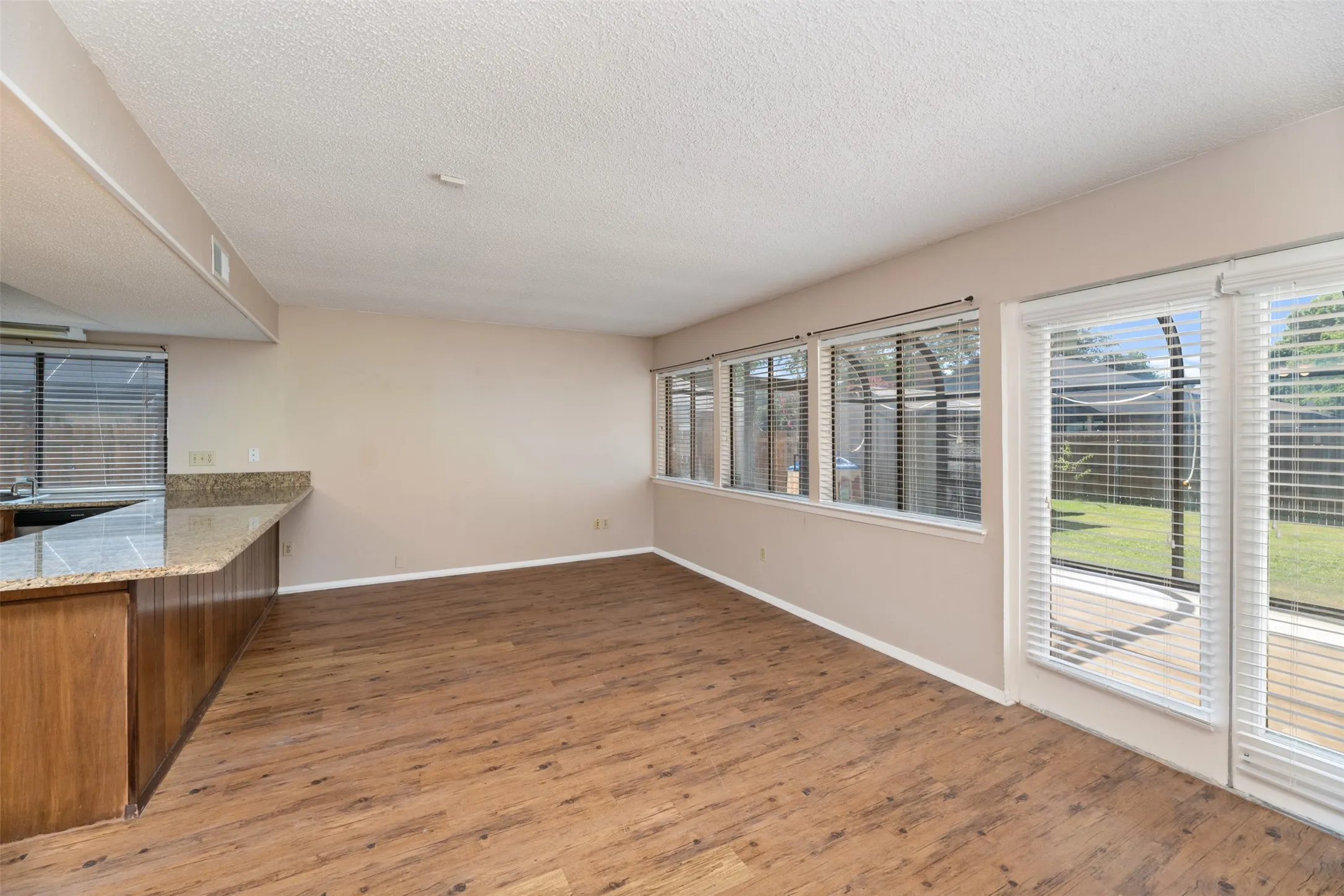 Single Family Residence For Rent in Collin County , 416 Lincoln Drive, Plano, Texas 75023, 3 Bedroom, 2 Bathroom, 2 Garage spaces, 2,056 Sqft, built in 1980, mls#21402514, Real Estate Agent in Plano, Homes For Rent in Collin county, Homes For Rent in Plano, Realtor in Plano Texas, Real Estate Brokerage Independent Realty Texas, Luminita Cordes Realtor