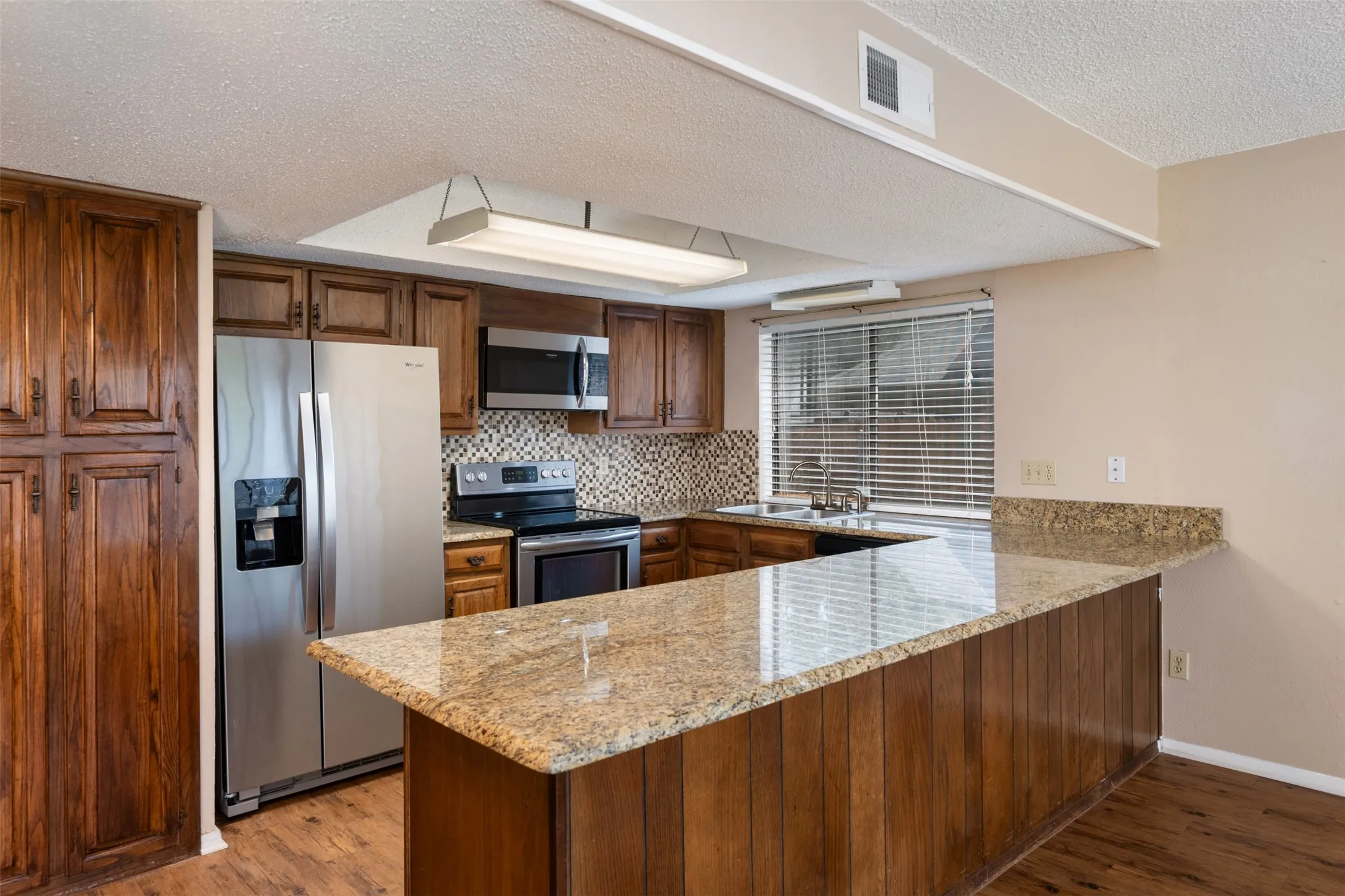Single Family Residence For Rent in Collin County , 416 Lincoln Drive, Plano, Texas 75023, 3 Bedroom, 2 Bathroom, 2 Garage spaces, 2,056 Sqft, built in 1980, mls#21402514, Real Estate Agent in Plano, Homes For Rent in Collin county, Homes For Rent in Plano, Realtor in Plano Texas, Real Estate Brokerage Independent Realty Texas, Luminita Cordes Realtor