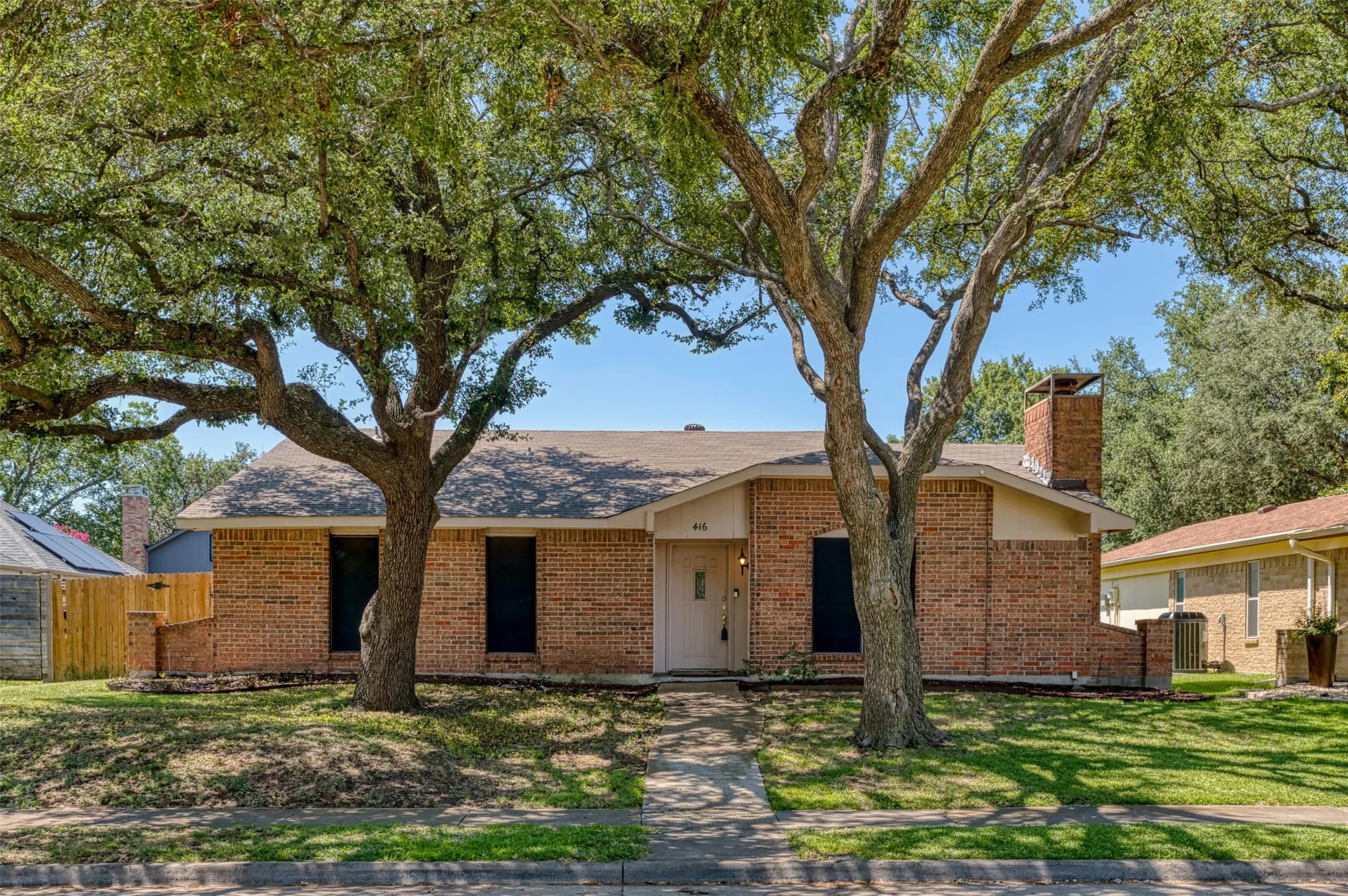 Single Family Residence For Rent in Collin County , 416 Lincoln Drive, Plano, Texas 75023, 3 Bedroom, 2 Bathroom, 2 Garage spaces, 2,056 Sqft, built in 1980, mls#21402514, Real Estate Agent in Plano, Homes For Rent in Collin county, Homes For Rent in Plano, Realtor in Plano Texas, Real Estate Brokerage Independent Realty Texas, Luminita Cordes Realtor