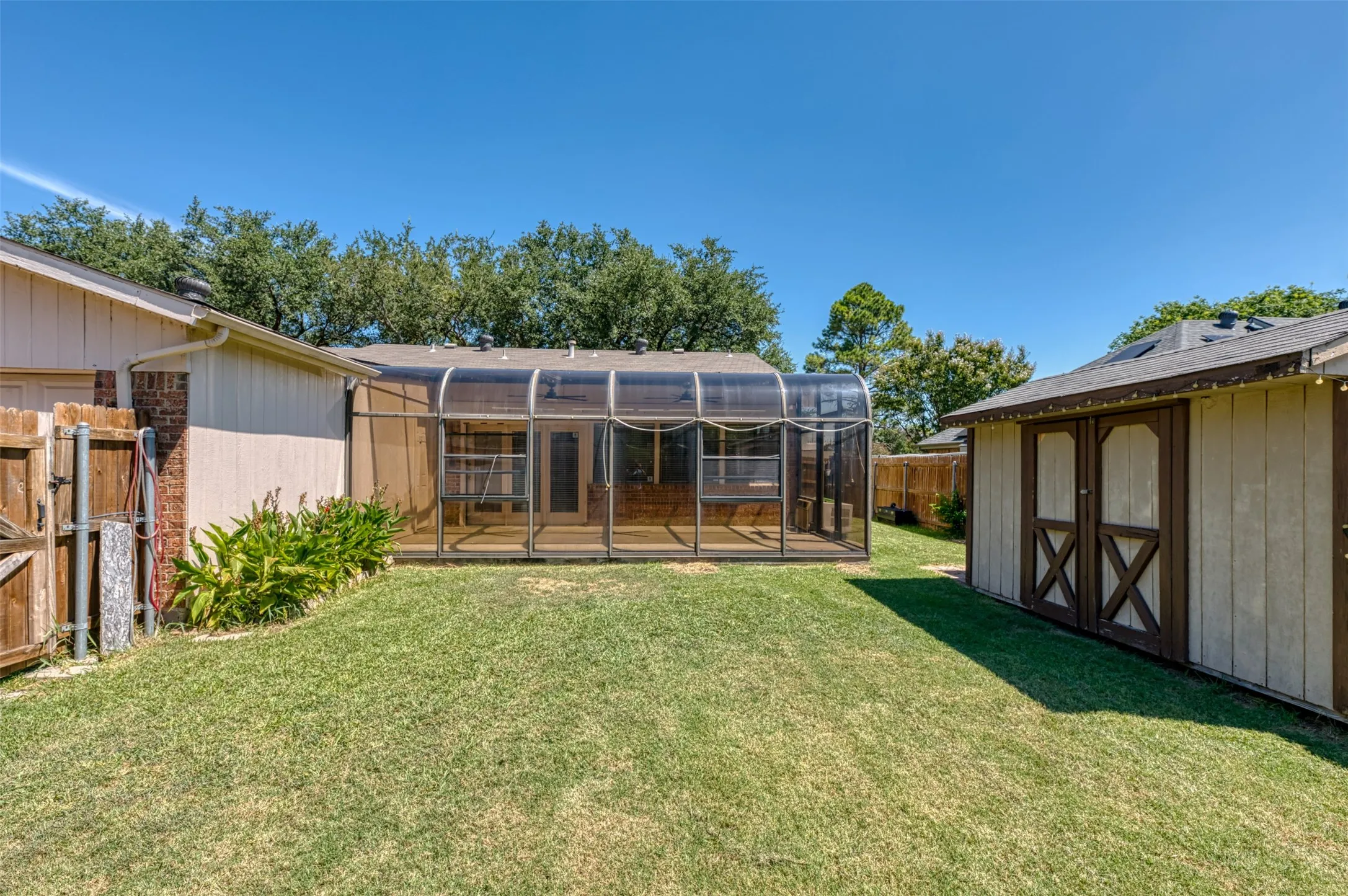 Single Family Residence For Rent in Collin County , 416 Lincoln Drive, Plano, Texas 75023, 3 Bedroom, 2 Bathroom, 2 Garage spaces, 2,056 Sqft, built in 1980, mls#21402514, Real Estate Agent in Plano, Homes For Rent in Collin county, Homes For Rent in Plano, Realtor in Plano Texas, Real Estate Brokerage Independent Realty Texas, Luminita Cordes Realtor