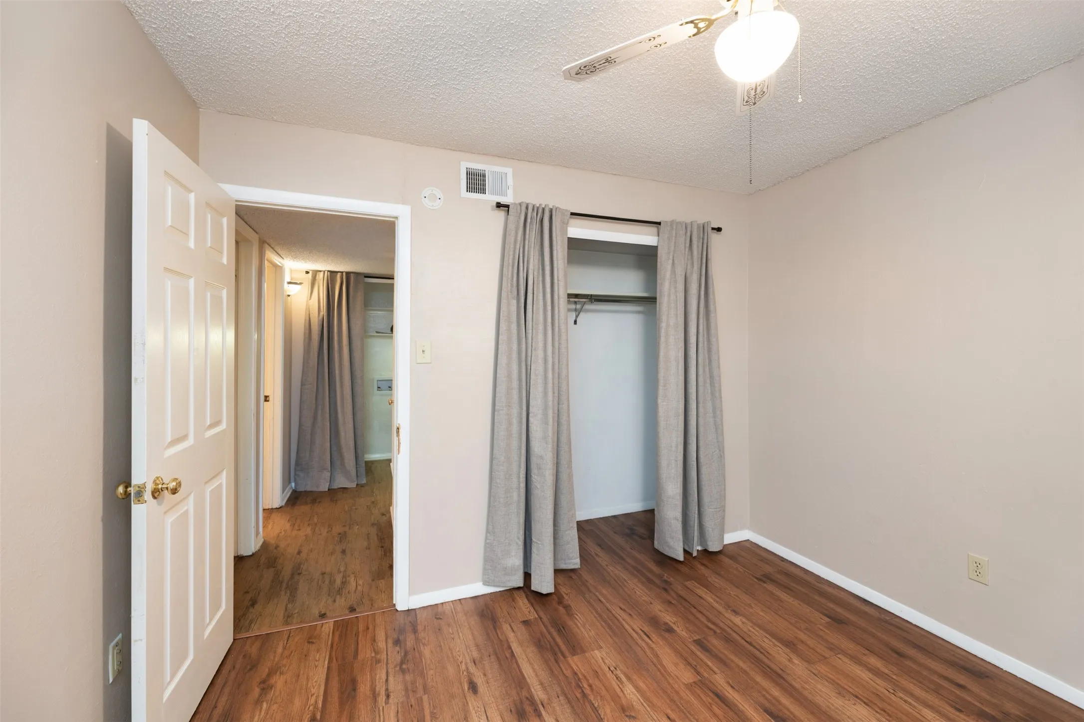 Single Family Residence For Rent in Collin County , 416 Lincoln Drive, Plano, Texas 75023, 3 Bedroom, 2 Bathroom, 2 Garage spaces, 2,056 Sqft, built in 1980, mls#21402514, Real Estate Agent in Plano, Homes For Rent in Collin county, Homes For Rent in Plano, Realtor in Plano Texas, Real Estate Brokerage Independent Realty Texas, Luminita Cordes Realtor