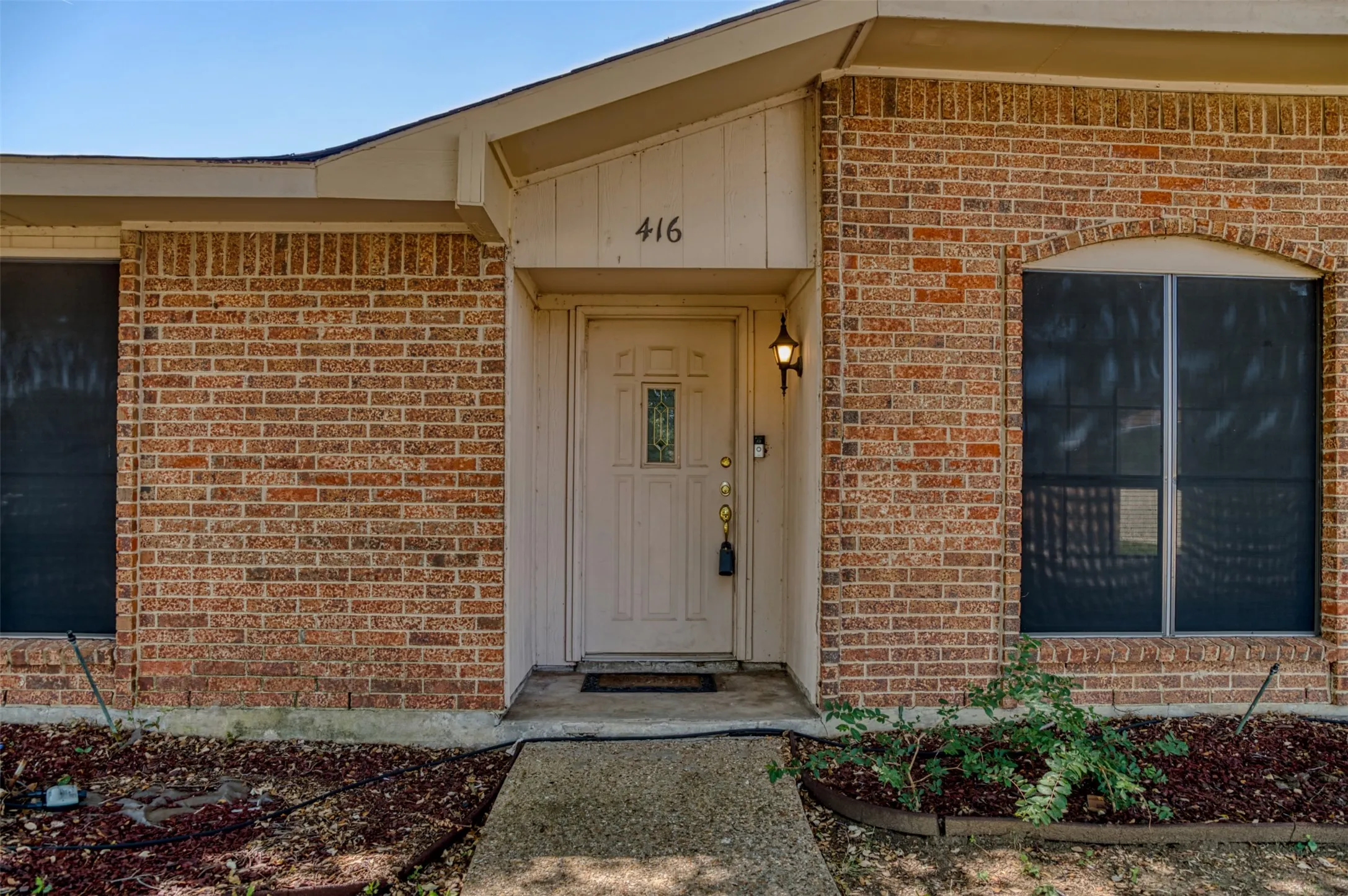 Single Family Residence For Rent in Collin County , 416 Lincoln Drive, Plano, Texas 75023, 3 Bedroom, 2 Bathroom, 2 Garage spaces, 2,056 Sqft, built in 1980, mls#21402514, Real Estate Agent in Plano, Homes For Rent in Collin county, Homes For Rent in Plano, Realtor in Plano Texas, Real Estate Brokerage Independent Realty Texas, Luminita Cordes Realtor