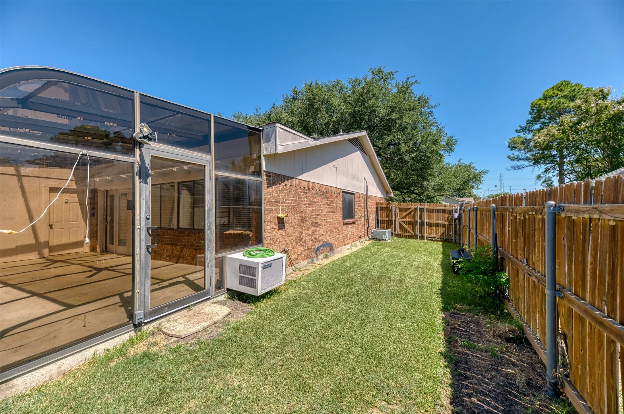 Single Family Residence For Rent in Collin County , 416 Lincoln Drive, Plano, Texas 75023, 3 Bedroom, 2 Bathroom, 2 Garage spaces, 2,056 Sqft, built in 1980, mls#21402514, Real Estate Agent in Plano, Homes For Rent in Collin county, Homes For Rent in Plano, Realtor in Plano Texas, Real Estate Brokerage Independent Realty Texas, Luminita Cordes Realtor