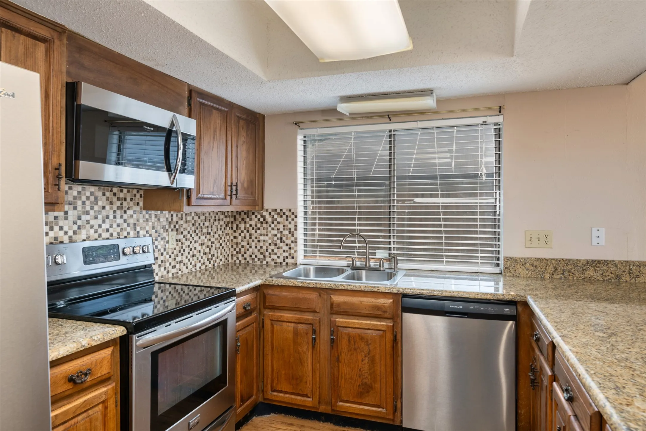 Single Family Residence For Rent in Collin County , 416 Lincoln Drive, Plano, Texas 75023, 3 Bedroom, 2 Bathroom, 2 Garage spaces, 2,056 Sqft, built in 1980, mls#21402514, Real Estate Agent in Plano, Homes For Rent in Collin county, Homes For Rent in Plano, Realtor in Plano Texas, Real Estate Brokerage Independent Realty Texas, Luminita Cordes Realtor