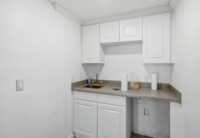 Retail For Rent in Dallas County , 625-627 S Rogers Road, Irving, Texas 75060, 0, 0, Garage spaces, 0 Sqft, built in 1950, mls#21402515, Real Estate Agent in Irving, Homes For Rent in Dallas county, Homes For Rent in Irving, Realtor in Irving Texas, Real Estate Brokerage Independent Realty Texas, Luminita Cordes Realtor