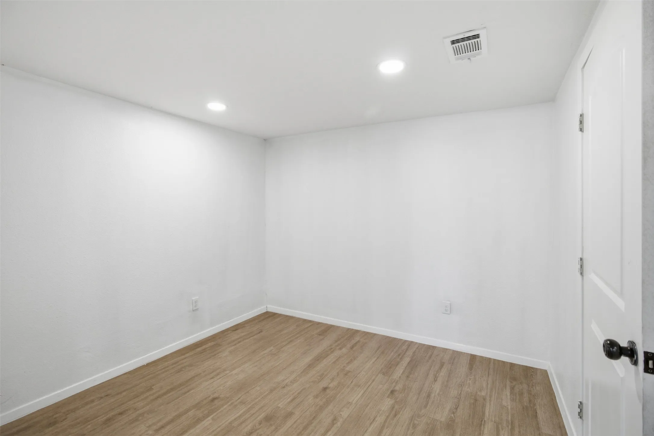 Retail For Rent in Dallas County , 625-627 S Rogers Road, Irving, Texas 75060, 0, 0, Garage spaces, 0 Sqft, built in 1950, mls#21402515, Real Estate Agent in Irving, Homes For Rent in Dallas county, Homes For Rent in Irving, Realtor in Irving Texas, Real Estate Brokerage Independent Realty Texas, Luminita Cordes Realtor