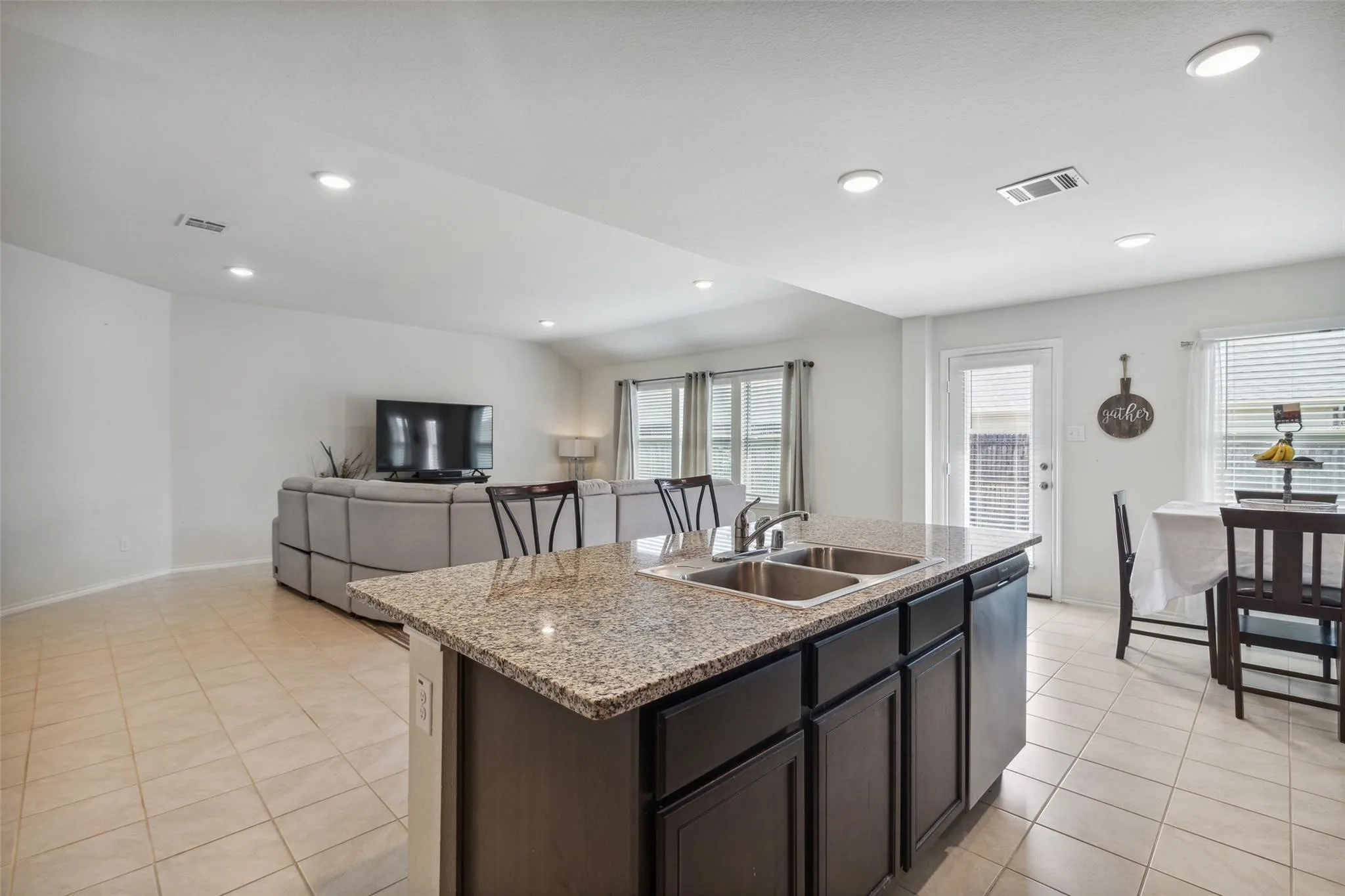 Single Family Residence For Rent in Collin County , 706 Rustic Meadows Trail, Princeton, Texas 75407, 3 Bedroom, 2 Bathroom, 2 Garage spaces, 1,656 Sqft, built in 2018, mls#21402534, Real Estate Agent in Princeton, Homes For Rent in Collin county, Homes For Rent in Princeton, Realtor in Princeton Texas, Real Estate Brokerage Independent Realty Texas, Luminita Cordes Realtor