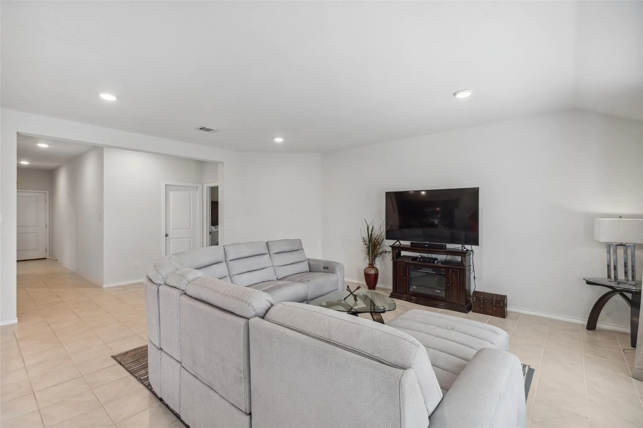 Single Family Residence For Rent in Collin County , 706 Rustic Meadows Trail, Princeton, Texas 75407, 3 Bedroom, 2 Bathroom, 2 Garage spaces, 1,656 Sqft, built in 2018, mls#21402534, Real Estate Agent in Princeton, Homes For Rent in Collin county, Homes For Rent in Princeton, Realtor in Princeton Texas, Real Estate Brokerage Independent Realty Texas, Luminita Cordes Realtor