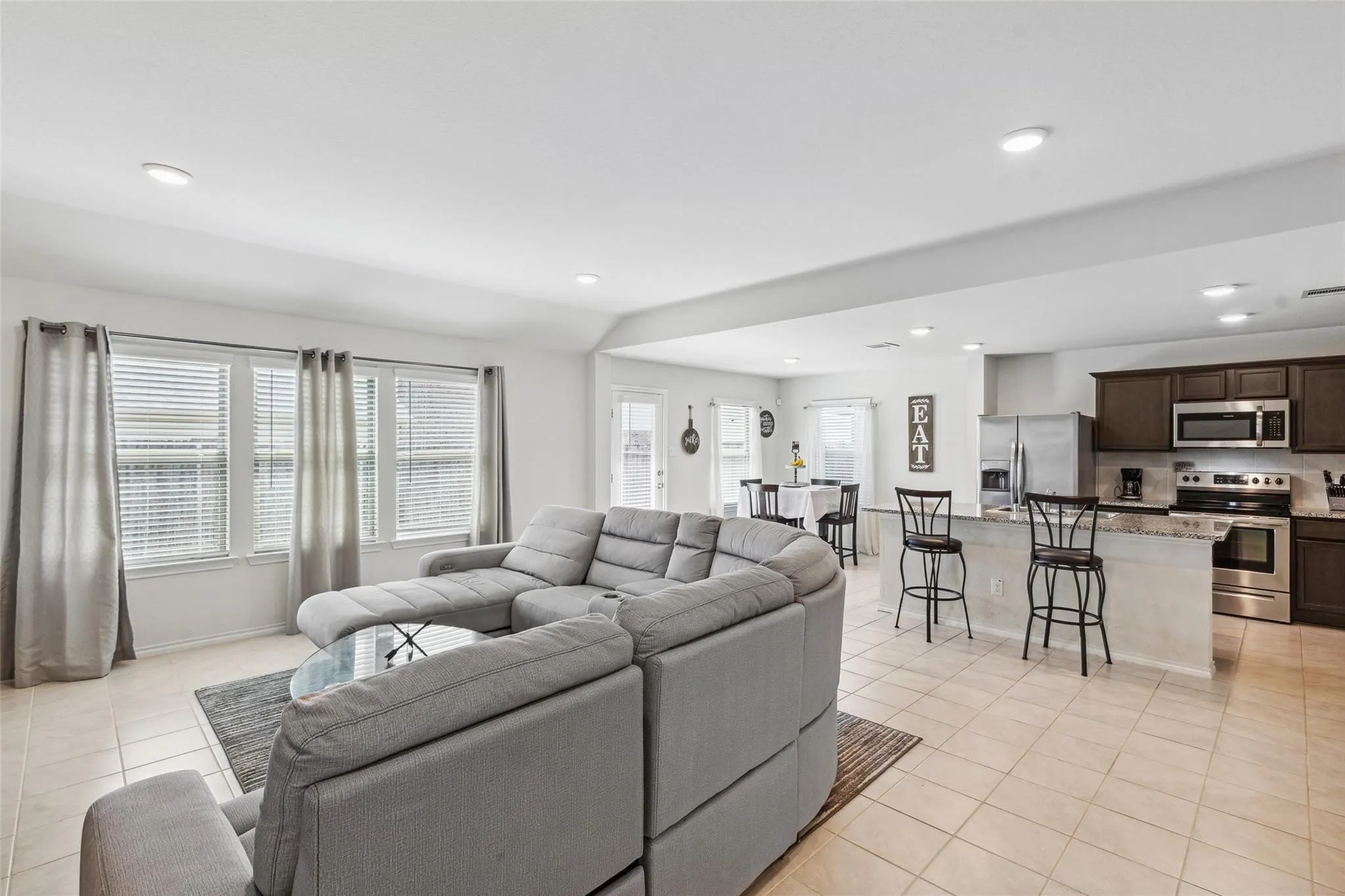 Single Family Residence For Rent in Collin County , 706 Rustic Meadows Trail, Princeton, Texas 75407, 3 Bedroom, 2 Bathroom, 2 Garage spaces, 1,656 Sqft, built in 2018, mls#21402534, Real Estate Agent in Princeton, Homes For Rent in Collin county, Homes For Rent in Princeton, Realtor in Princeton Texas, Real Estate Brokerage Independent Realty Texas, Luminita Cordes Realtor