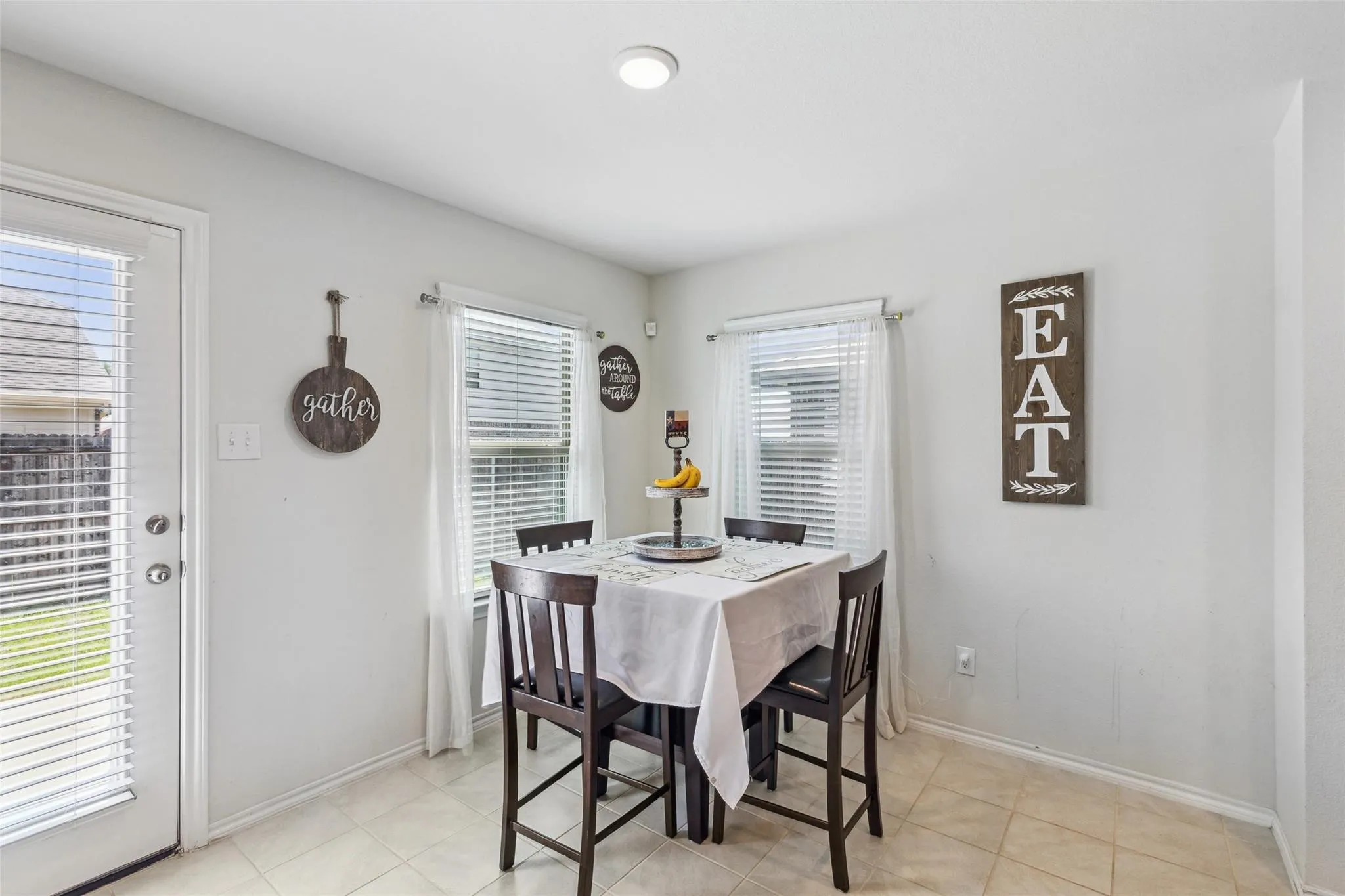 Single Family Residence For Rent in Collin County , 706 Rustic Meadows Trail, Princeton, Texas 75407, 3 Bedroom, 2 Bathroom, 2 Garage spaces, 1,656 Sqft, built in 2018, mls#21402534, Real Estate Agent in Princeton, Homes For Rent in Collin county, Homes For Rent in Princeton, Realtor in Princeton Texas, Real Estate Brokerage Independent Realty Texas, Luminita Cordes Realtor