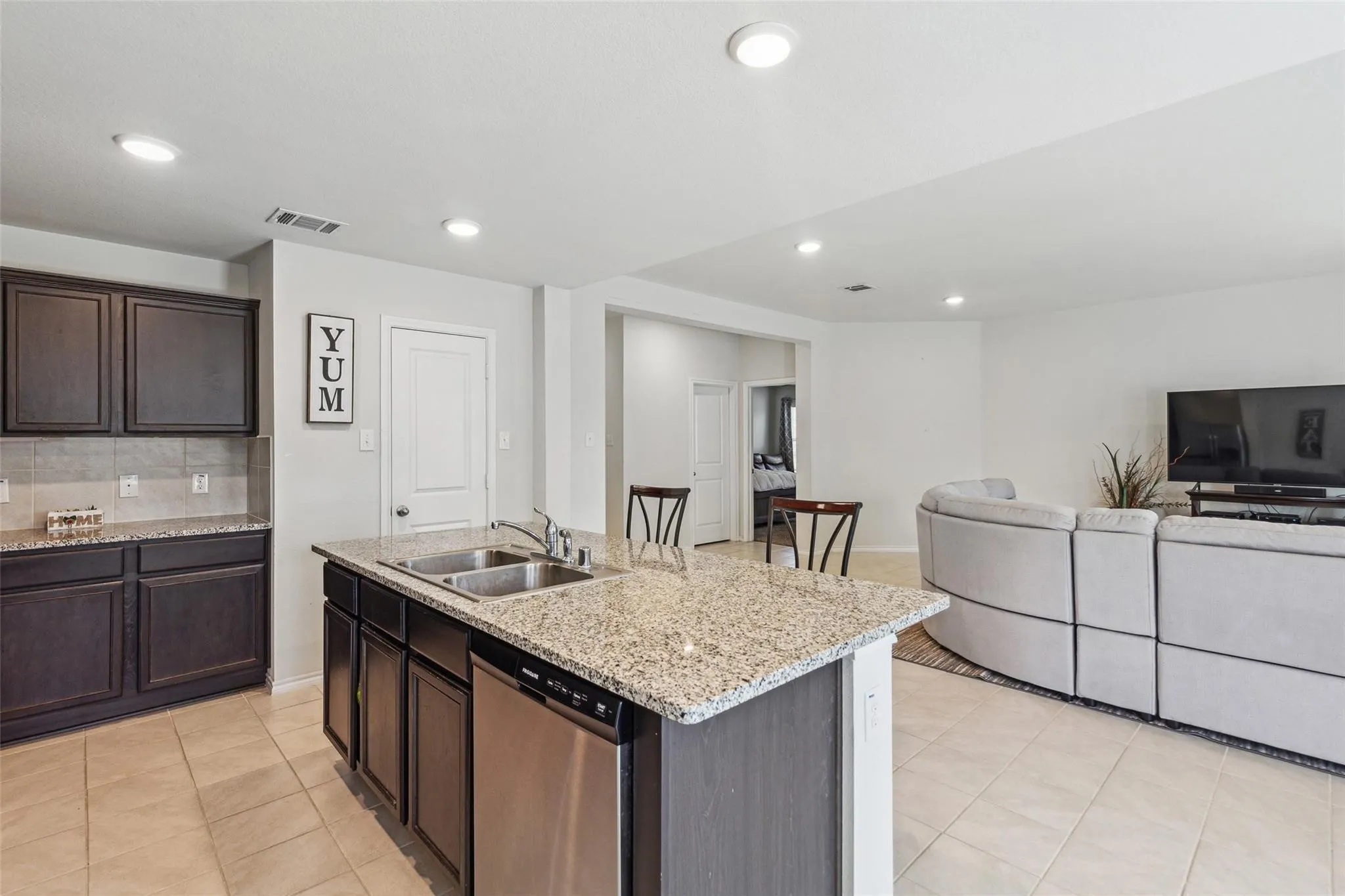 Single Family Residence For Rent in Collin County , 706 Rustic Meadows Trail, Princeton, Texas 75407, 3 Bedroom, 2 Bathroom, 2 Garage spaces, 1,656 Sqft, built in 2018, mls#21402534, Real Estate Agent in Princeton, Homes For Rent in Collin county, Homes For Rent in Princeton, Realtor in Princeton Texas, Real Estate Brokerage Independent Realty Texas, Luminita Cordes Realtor