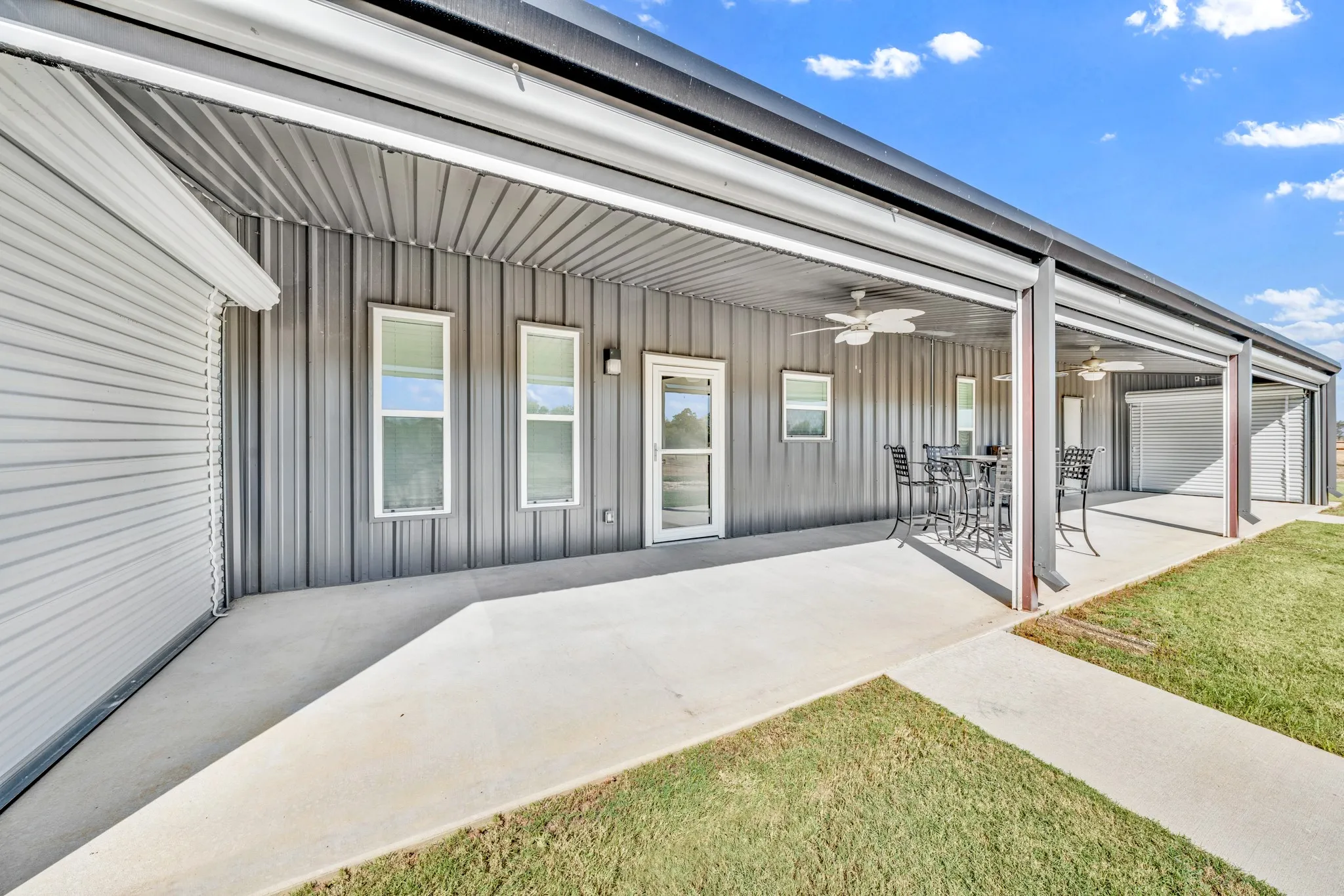Farm For Sale in Hopkins County , 297 County Road 4820, Sulphur Springs, Texas 75482, 2 Bedroom, 2 Bathroom, 2 Garage spaces, 1,360 Sqft, built in 2023, mls#21398713, Real Estate Agent in Sulphur Springs, Homes For Sale in Hopkins county, Homes For Sale in Sulphur Springs, Realtor in Sulphur Springs Texas, Real Estate Brokerage Independent Realty Texas, Luminita Cordes Realtor