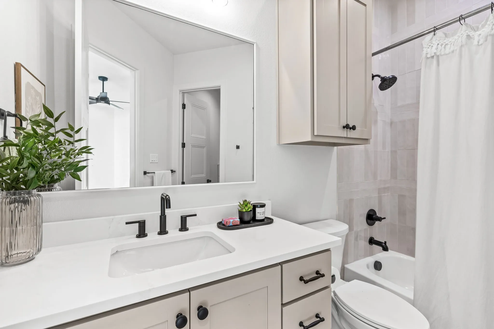 Bath 2 with Tub-Shower Combo