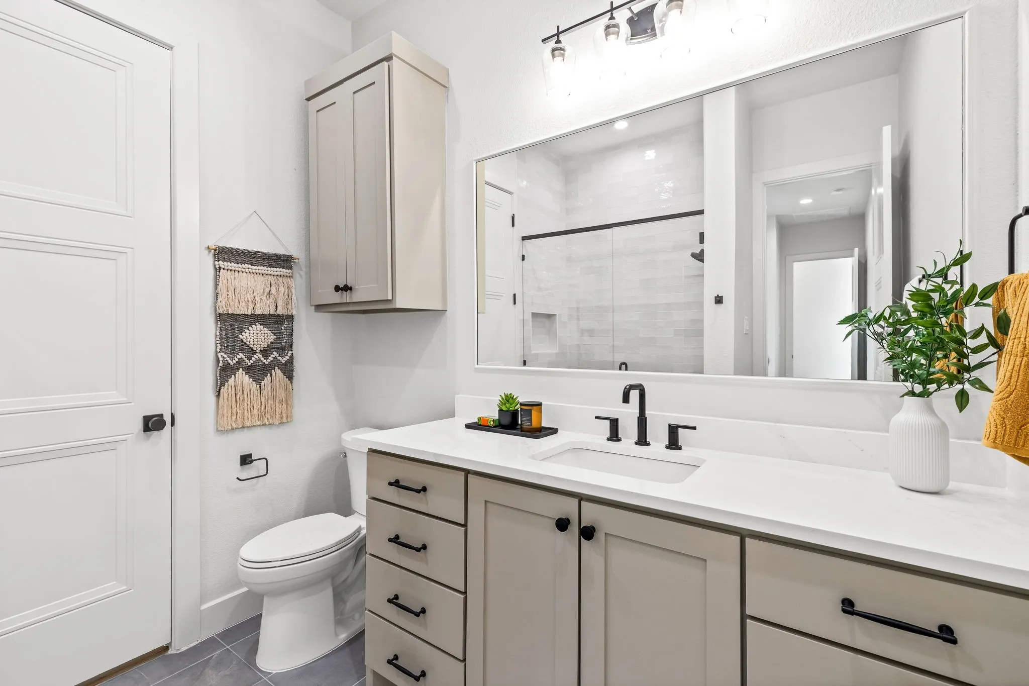 Bath 4 Walk-in Shower