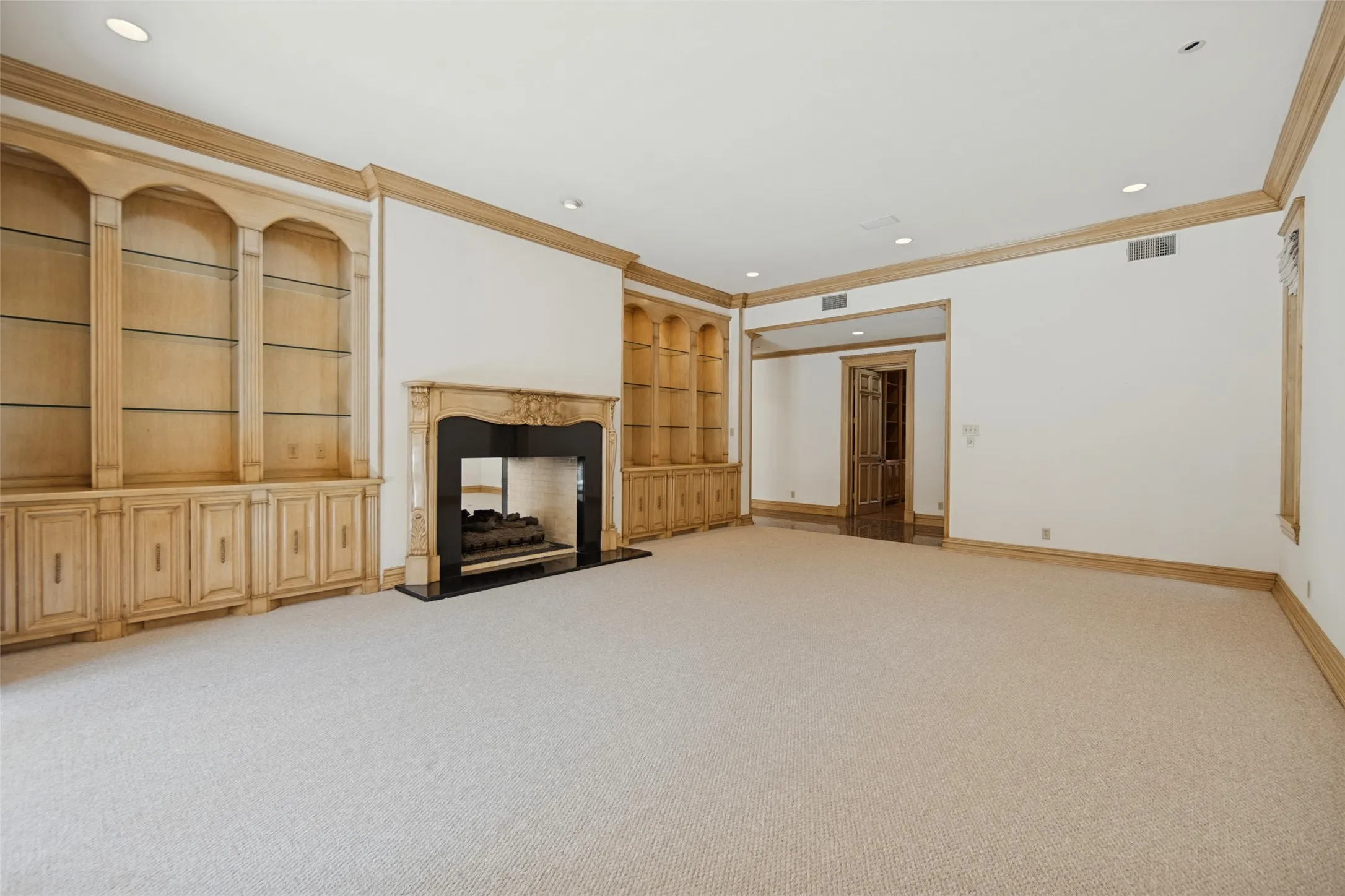 Single Family Residence For Sale in Dallas County , 3817 Miramar Avenue, Highland Park, Texas 75205, 5 Bedroom, 7 Bathroom, 4 Garage spaces, 8,796 Sqft, built in 1994, mls#21393376, Real Estate Agent in Highland Park, Homes For Sale in Dallas county, Homes For Sale in Highland Park, Realtor in Highland Park Texas, Real Estate Brokerage Independent Realty Texas, Luminita Cordes Realtor
