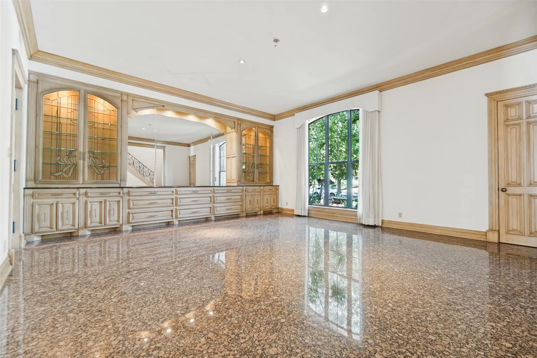 Single Family Residence For Sale in Dallas County , 3817 Miramar Avenue, Highland Park, Texas 75205, 5 Bedroom, 7 Bathroom, 4 Garage spaces, 8,796 Sqft, built in 1994, mls#21393376, Real Estate Agent in Highland Park, Homes For Sale in Dallas county, Homes For Sale in Highland Park, Realtor in Highland Park Texas, Real Estate Brokerage Independent Realty Texas, Luminita Cordes Realtor