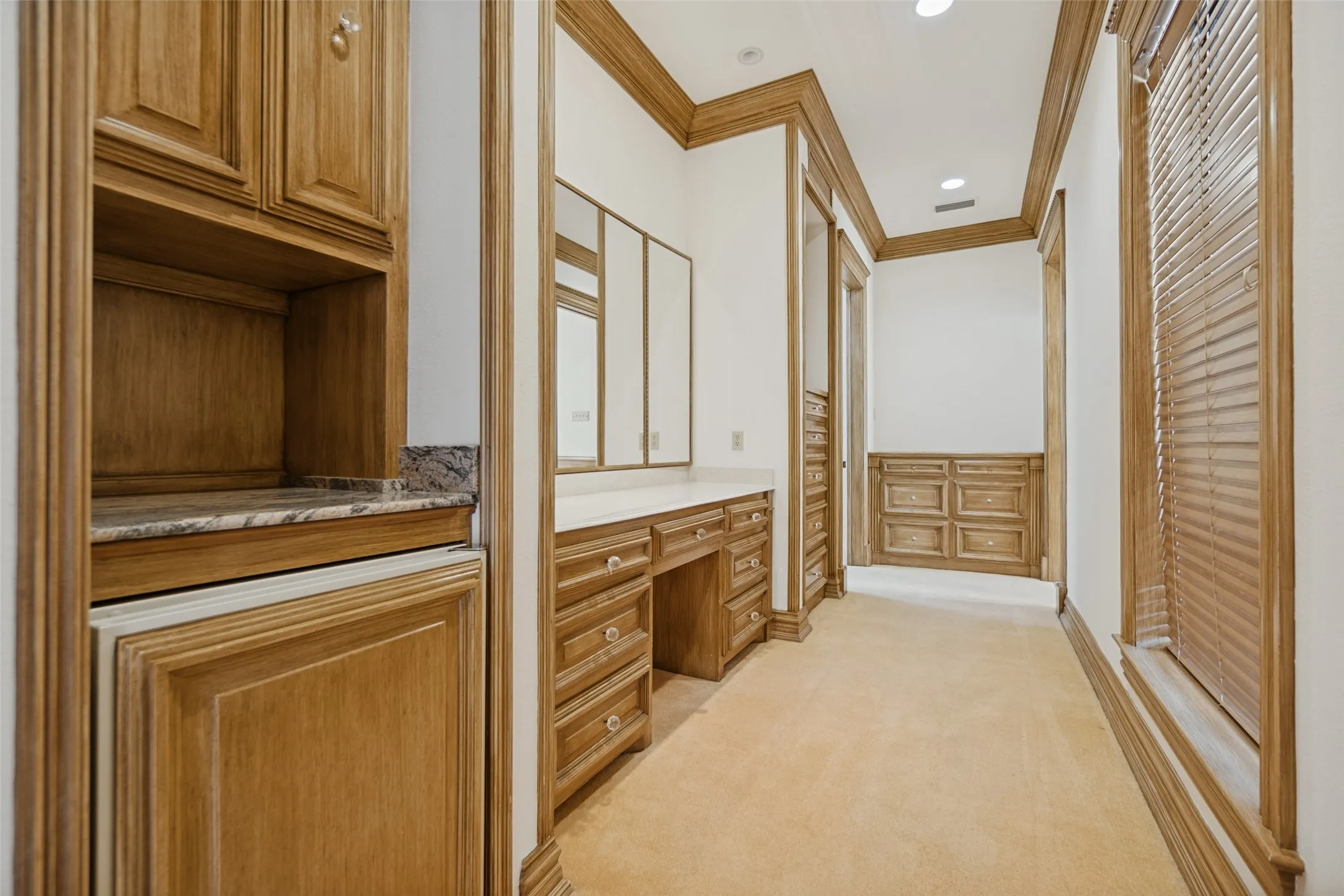 Single Family Residence For Sale in Dallas County , 3817 Miramar Avenue, Highland Park, Texas 75205, 5 Bedroom, 7 Bathroom, 4 Garage spaces, 8,796 Sqft, built in 1994, mls#21393376, Real Estate Agent in Highland Park, Homes For Sale in Dallas county, Homes For Sale in Highland Park, Realtor in Highland Park Texas, Real Estate Brokerage Independent Realty Texas, Luminita Cordes Realtor