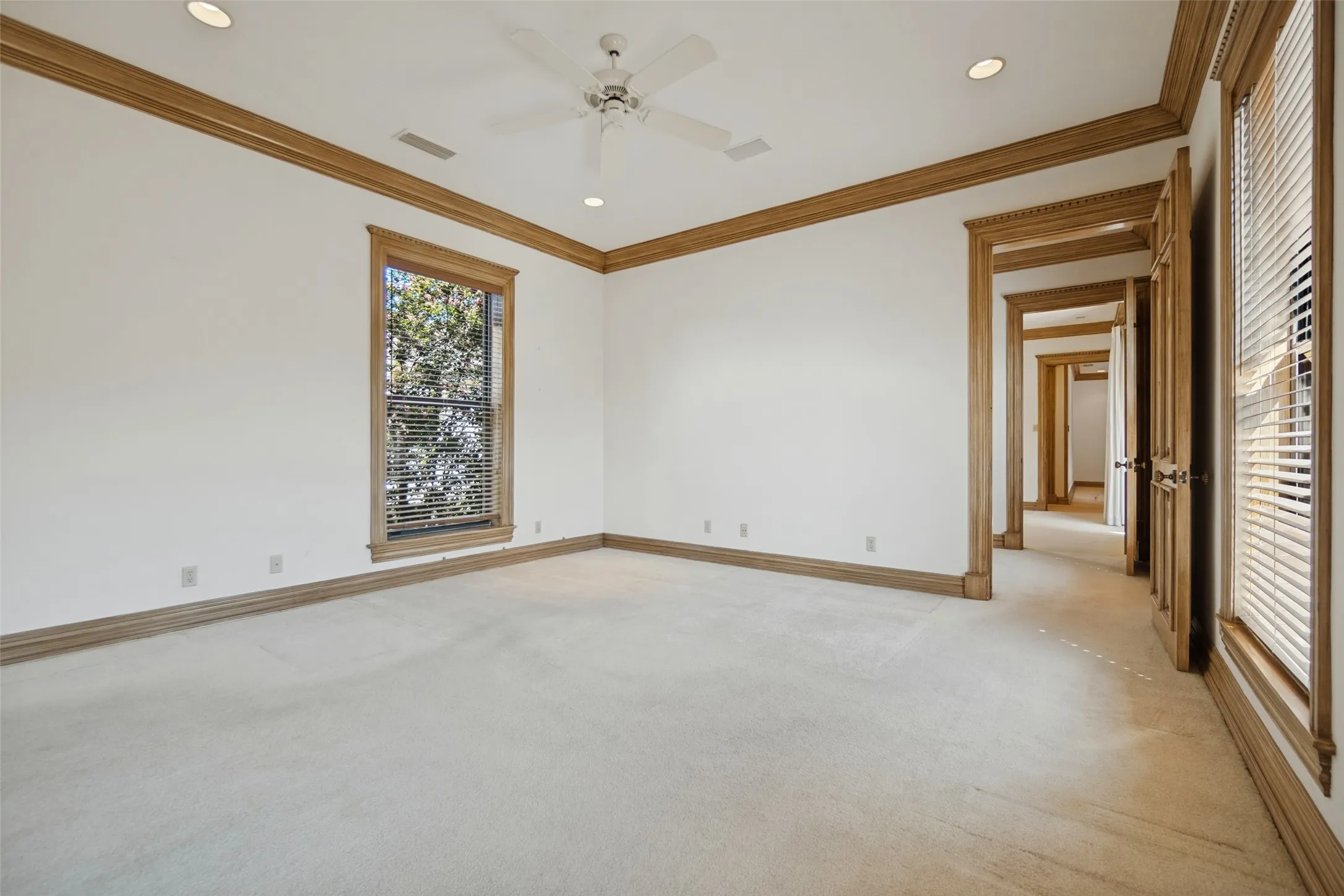 Single Family Residence For Sale in Dallas County , 3817 Miramar Avenue, Highland Park, Texas 75205, 5 Bedroom, 7 Bathroom, 4 Garage spaces, 8,796 Sqft, built in 1994, mls#21393376, Real Estate Agent in Highland Park, Homes For Sale in Dallas county, Homes For Sale in Highland Park, Realtor in Highland Park Texas, Real Estate Brokerage Independent Realty Texas, Luminita Cordes Realtor