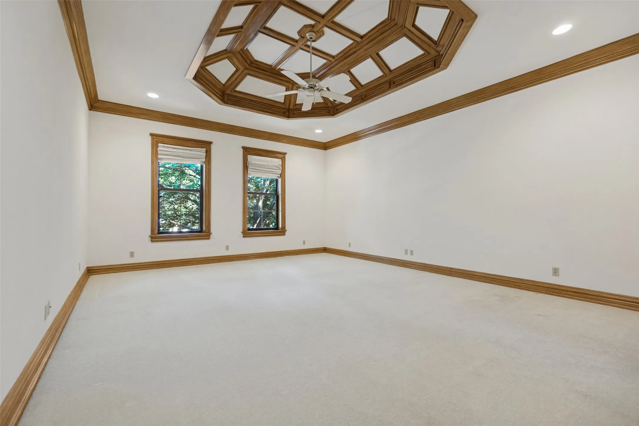 Single Family Residence For Sale in Dallas County , 3817 Miramar Avenue, Highland Park, Texas 75205, 5 Bedroom, 7 Bathroom, 4 Garage spaces, 8,796 Sqft, built in 1994, mls#21393376, Real Estate Agent in Highland Park, Homes For Sale in Dallas county, Homes For Sale in Highland Park, Realtor in Highland Park Texas, Real Estate Brokerage Independent Realty Texas, Luminita Cordes Realtor