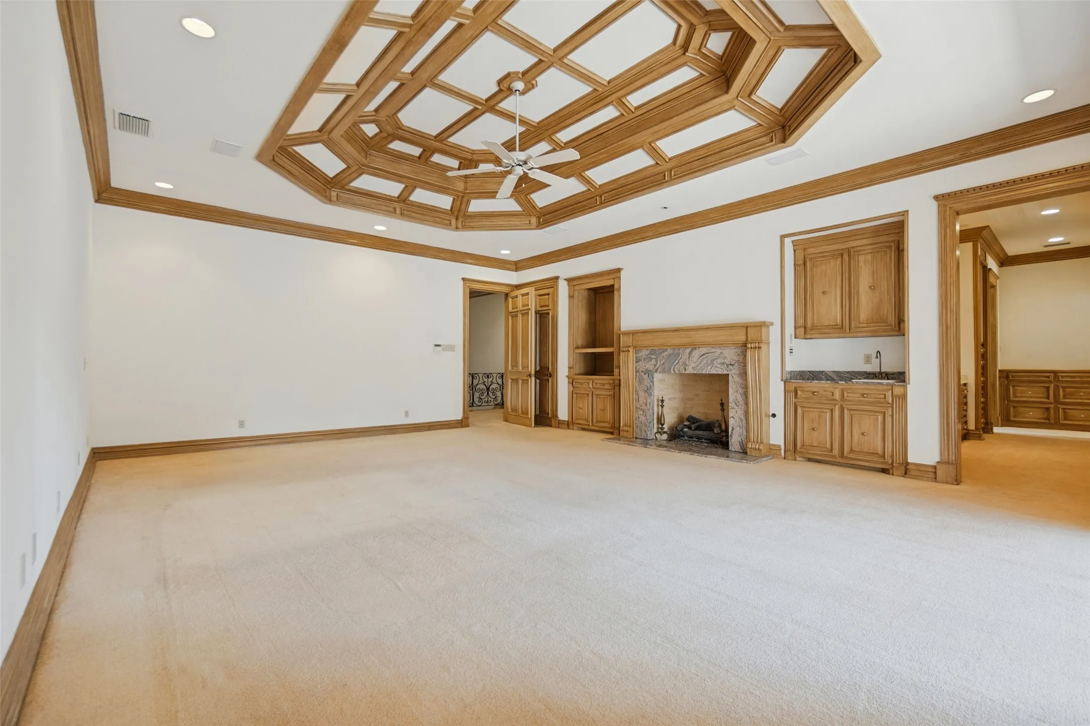 Single Family Residence For Sale in Dallas County , 3817 Miramar Avenue, Highland Park, Texas 75205, 5 Bedroom, 7 Bathroom, 4 Garage spaces, 8,796 Sqft, built in 1994, mls#21393376, Real Estate Agent in Highland Park, Homes For Sale in Dallas county, Homes For Sale in Highland Park, Realtor in Highland Park Texas, Real Estate Brokerage Independent Realty Texas, Luminita Cordes Realtor