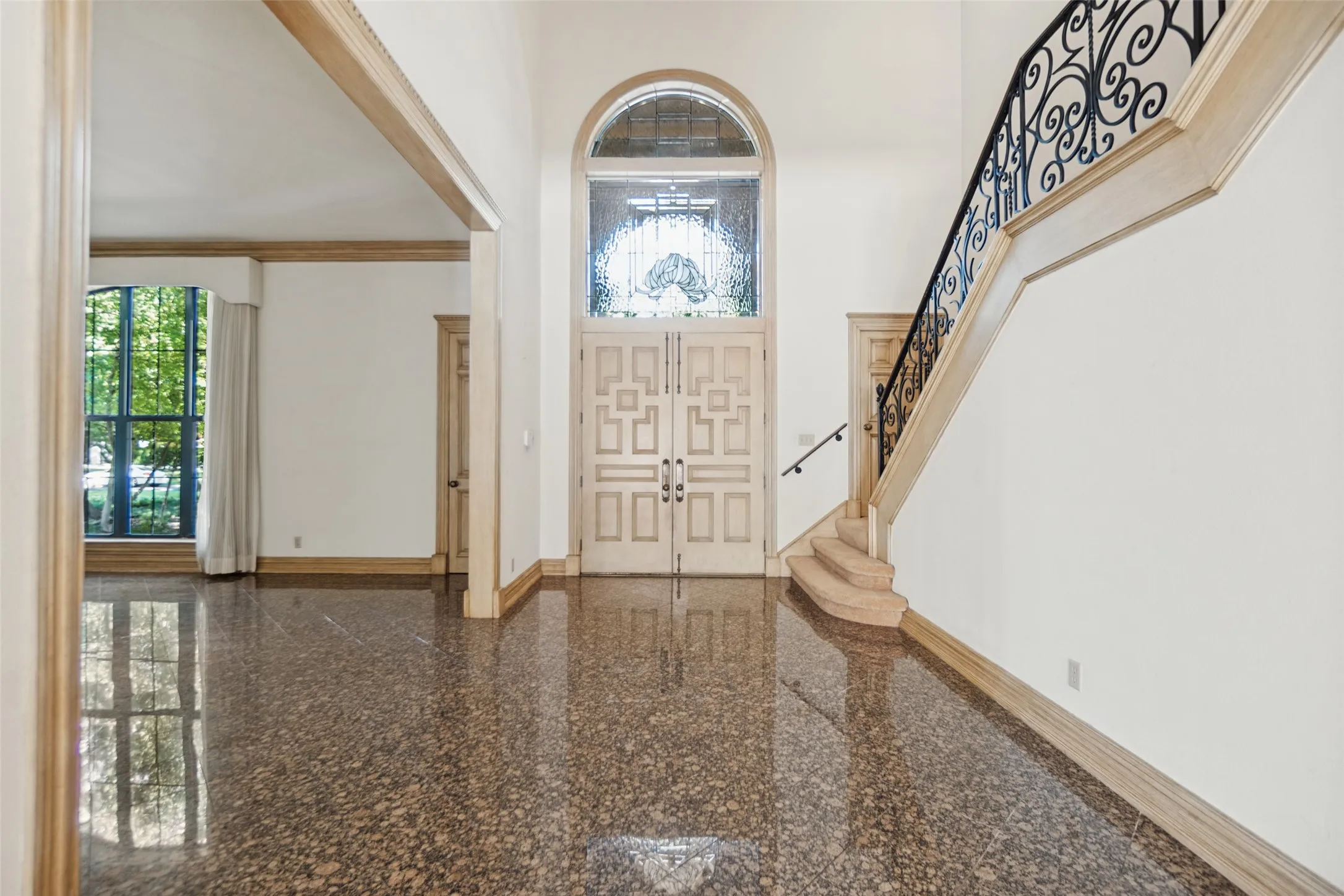 Single Family Residence For Sale in Dallas County , 3817 Miramar Avenue, Highland Park, Texas 75205, 5 Bedroom, 7 Bathroom, 4 Garage spaces, 8,796 Sqft, built in 1994, mls#21393376, Real Estate Agent in Highland Park, Homes For Sale in Dallas county, Homes For Sale in Highland Park, Realtor in Highland Park Texas, Real Estate Brokerage Independent Realty Texas, Luminita Cordes Realtor