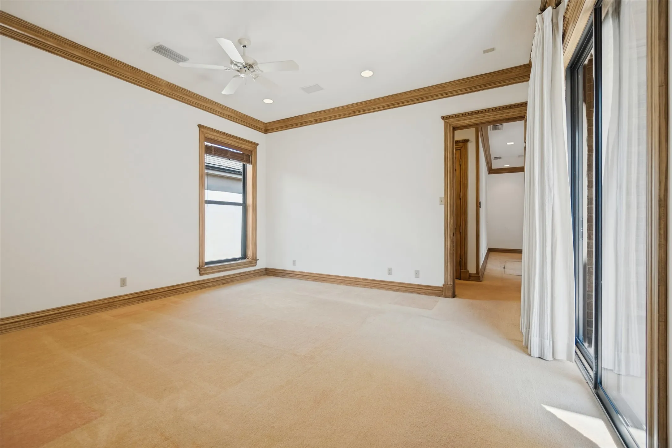 Single Family Residence For Sale in Dallas County , 3817 Miramar Avenue, Highland Park, Texas 75205, 5 Bedroom, 7 Bathroom, 4 Garage spaces, 8,796 Sqft, built in 1994, mls#21393376, Real Estate Agent in Highland Park, Homes For Sale in Dallas county, Homes For Sale in Highland Park, Realtor in Highland Park Texas, Real Estate Brokerage Independent Realty Texas, Luminita Cordes Realtor