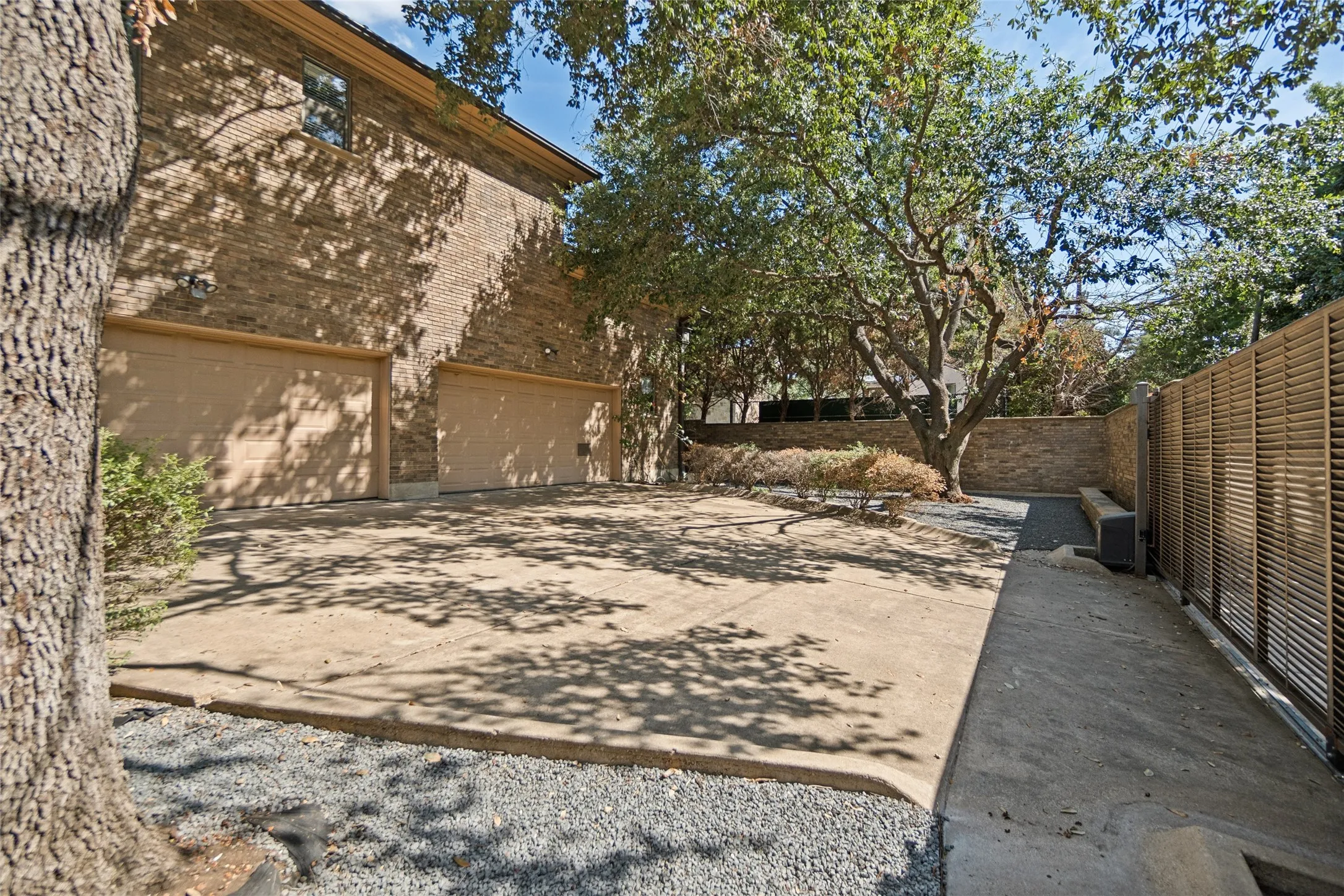 Single Family Residence For Sale in Dallas County , 3817 Miramar Avenue, Highland Park, Texas 75205, 5 Bedroom, 7 Bathroom, 4 Garage spaces, 8,796 Sqft, built in 1994, mls#21393376, Real Estate Agent in Highland Park, Homes For Sale in Dallas county, Homes For Sale in Highland Park, Realtor in Highland Park Texas, Real Estate Brokerage Independent Realty Texas, Luminita Cordes Realtor