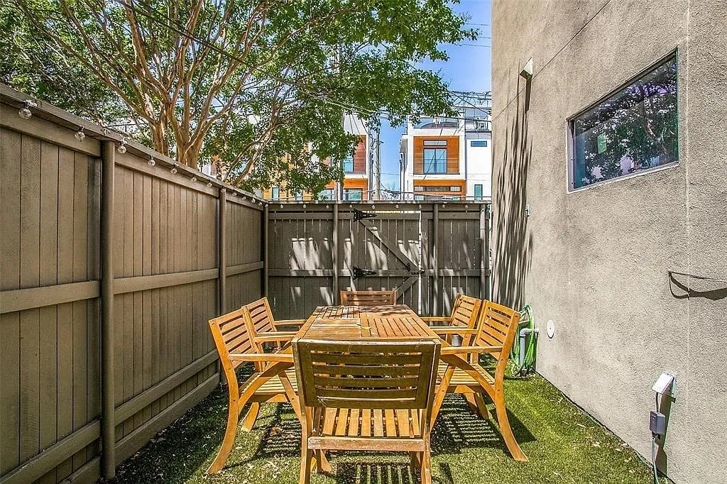 Townhouse For Rent in Dallas County , 4230 Munger Avenue C, Dallas, Texas 75204, 2 Bedroom, 3 Bathroom, 1 Garage spaces, 2,116 Sqft, built in 2005, mls#21402542, Real Estate Agent in Dallas, Homes For Rent in Dallas county, Homes For Rent in Dallas, Realtor in Dallas Texas, Real Estate Brokerage Independent Realty Texas, Luminita Cordes Realtor