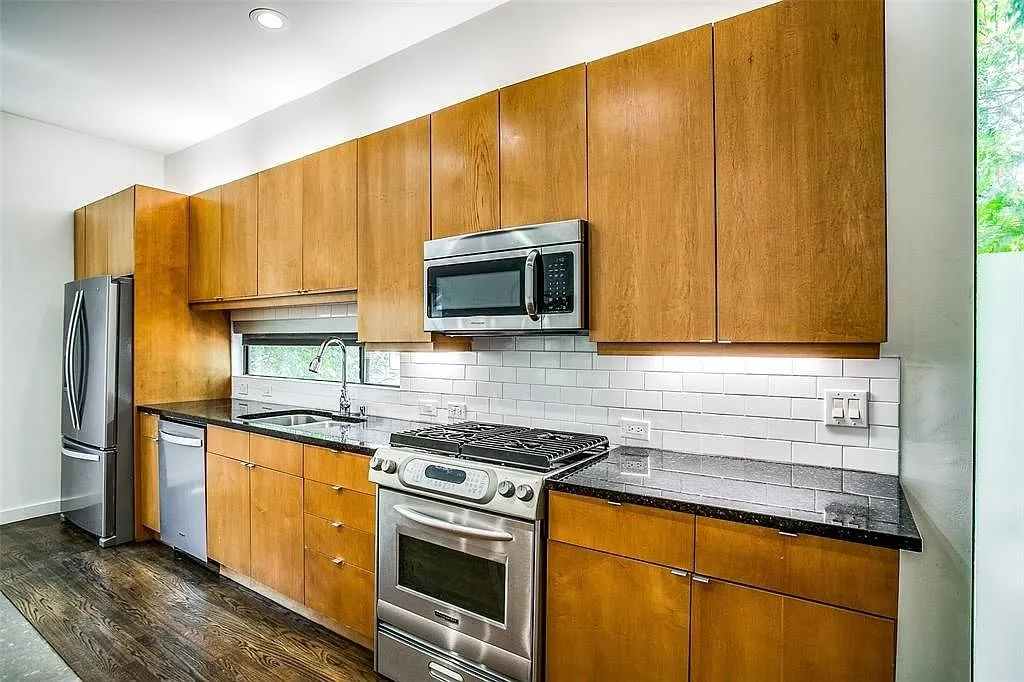 Townhouse For Rent in Dallas County , 4230 Munger Avenue C, Dallas, Texas 75204, 2 Bedroom, 3 Bathroom, 1 Garage spaces, 2,116 Sqft, built in 2005, mls#21402542, Real Estate Agent in Dallas, Homes For Rent in Dallas county, Homes For Rent in Dallas, Realtor in Dallas Texas, Real Estate Brokerage Independent Realty Texas, Luminita Cordes Realtor