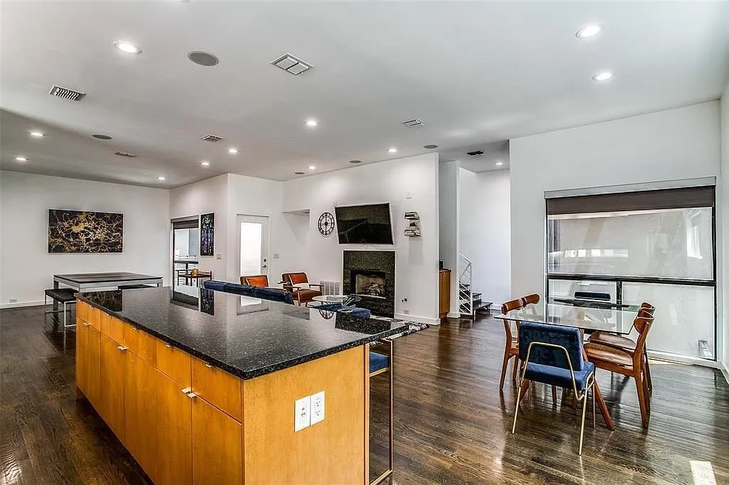 Townhouse For Rent in Dallas County , 4230 Munger Avenue C, Dallas, Texas 75204, 2 Bedroom, 3 Bathroom, 1 Garage spaces, 2,116 Sqft, built in 2005, mls#21402542, Real Estate Agent in Dallas, Homes For Rent in Dallas county, Homes For Rent in Dallas, Realtor in Dallas Texas, Real Estate Brokerage Independent Realty Texas, Luminita Cordes Realtor