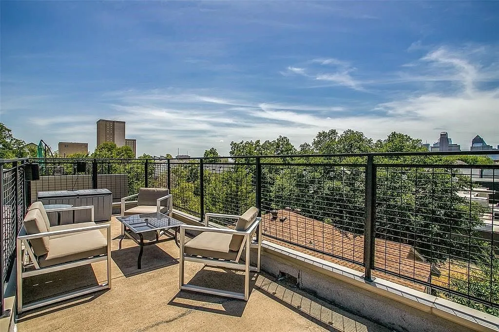 Townhouse For Rent in Dallas County , 4230 Munger Avenue C, Dallas, Texas 75204, 2 Bedroom, 3 Bathroom, 1 Garage spaces, 2,116 Sqft, built in 2005, mls#21402542, Real Estate Agent in Dallas, Homes For Rent in Dallas county, Homes For Rent in Dallas, Realtor in Dallas Texas, Real Estate Brokerage Independent Realty Texas, Luminita Cordes Realtor