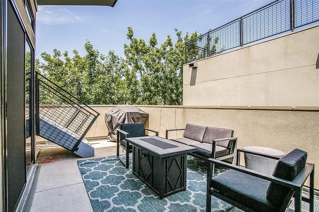Townhouse For Rent in Dallas County , 4230 Munger Avenue C, Dallas, Texas 75204, 2 Bedroom, 3 Bathroom, 1 Garage spaces, 2,116 Sqft, built in 2005, mls#21402542, Real Estate Agent in Dallas, Homes For Rent in Dallas county, Homes For Rent in Dallas, Realtor in Dallas Texas, Real Estate Brokerage Independent Realty Texas, Luminita Cordes Realtor
