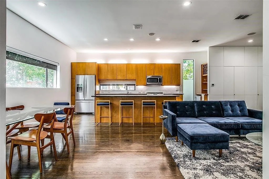 Townhouse For Rent in Dallas County , 4230 Munger Avenue C, Dallas, Texas 75204, 2 Bedroom, 3 Bathroom, 1 Garage spaces, 2,116 Sqft, built in 2005, mls#21402542, Real Estate Agent in Dallas, Homes For Rent in Dallas county, Homes For Rent in Dallas, Realtor in Dallas Texas, Real Estate Brokerage Independent Realty Texas, Luminita Cordes Realtor