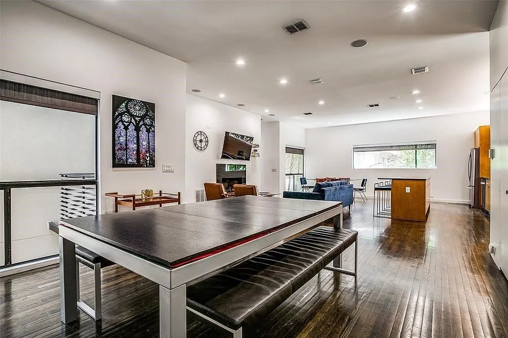 Townhouse For Rent in Dallas County , 4230 Munger Avenue C, Dallas, Texas 75204, 2 Bedroom, 3 Bathroom, 1 Garage spaces, 2,116 Sqft, built in 2005, mls#21402542, Real Estate Agent in Dallas, Homes For Rent in Dallas county, Homes For Rent in Dallas, Realtor in Dallas Texas, Real Estate Brokerage Independent Realty Texas, Luminita Cordes Realtor