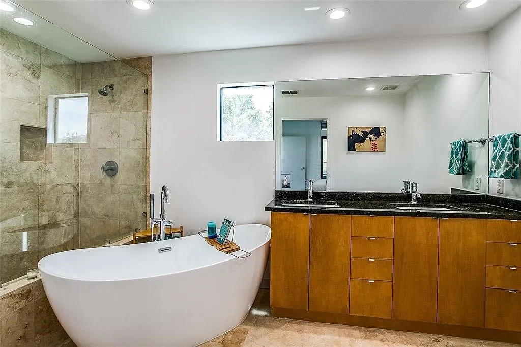 Townhouse For Rent in Dallas County , 4230 Munger Avenue C, Dallas, Texas 75204, 2 Bedroom, 3 Bathroom, 1 Garage spaces, 2,116 Sqft, built in 2005, mls#21402542, Real Estate Agent in Dallas, Homes For Rent in Dallas county, Homes For Rent in Dallas, Realtor in Dallas Texas, Real Estate Brokerage Independent Realty Texas, Luminita Cordes Realtor