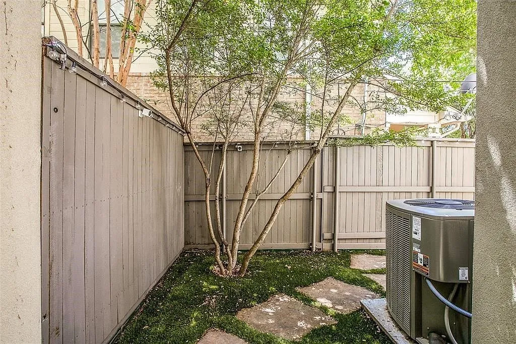 Townhouse For Rent in Dallas County , 4230 Munger Avenue C, Dallas, Texas 75204, 2 Bedroom, 3 Bathroom, 1 Garage spaces, 2,116 Sqft, built in 2005, mls#21402542, Real Estate Agent in Dallas, Homes For Rent in Dallas county, Homes For Rent in Dallas, Realtor in Dallas Texas, Real Estate Brokerage Independent Realty Texas, Luminita Cordes Realtor