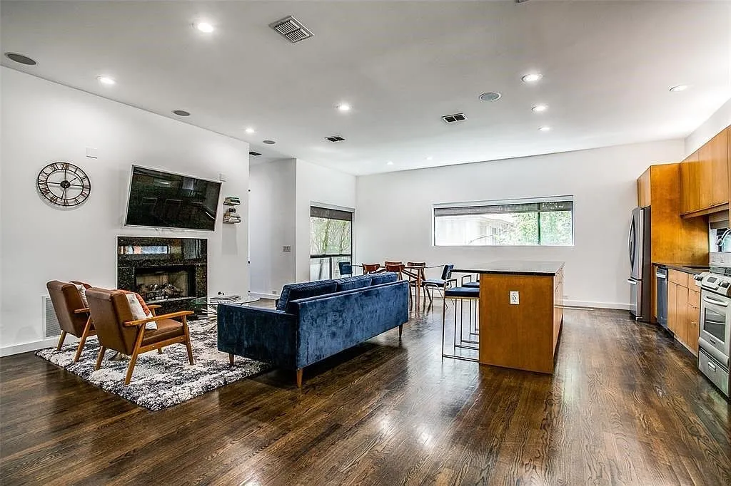 Townhouse For Rent in Dallas County , 4230 Munger Avenue C, Dallas, Texas 75204, 2 Bedroom, 3 Bathroom, 1 Garage spaces, 2,116 Sqft, built in 2005, mls#21402542, Real Estate Agent in Dallas, Homes For Rent in Dallas county, Homes For Rent in Dallas, Realtor in Dallas Texas, Real Estate Brokerage Independent Realty Texas, Luminita Cordes Realtor